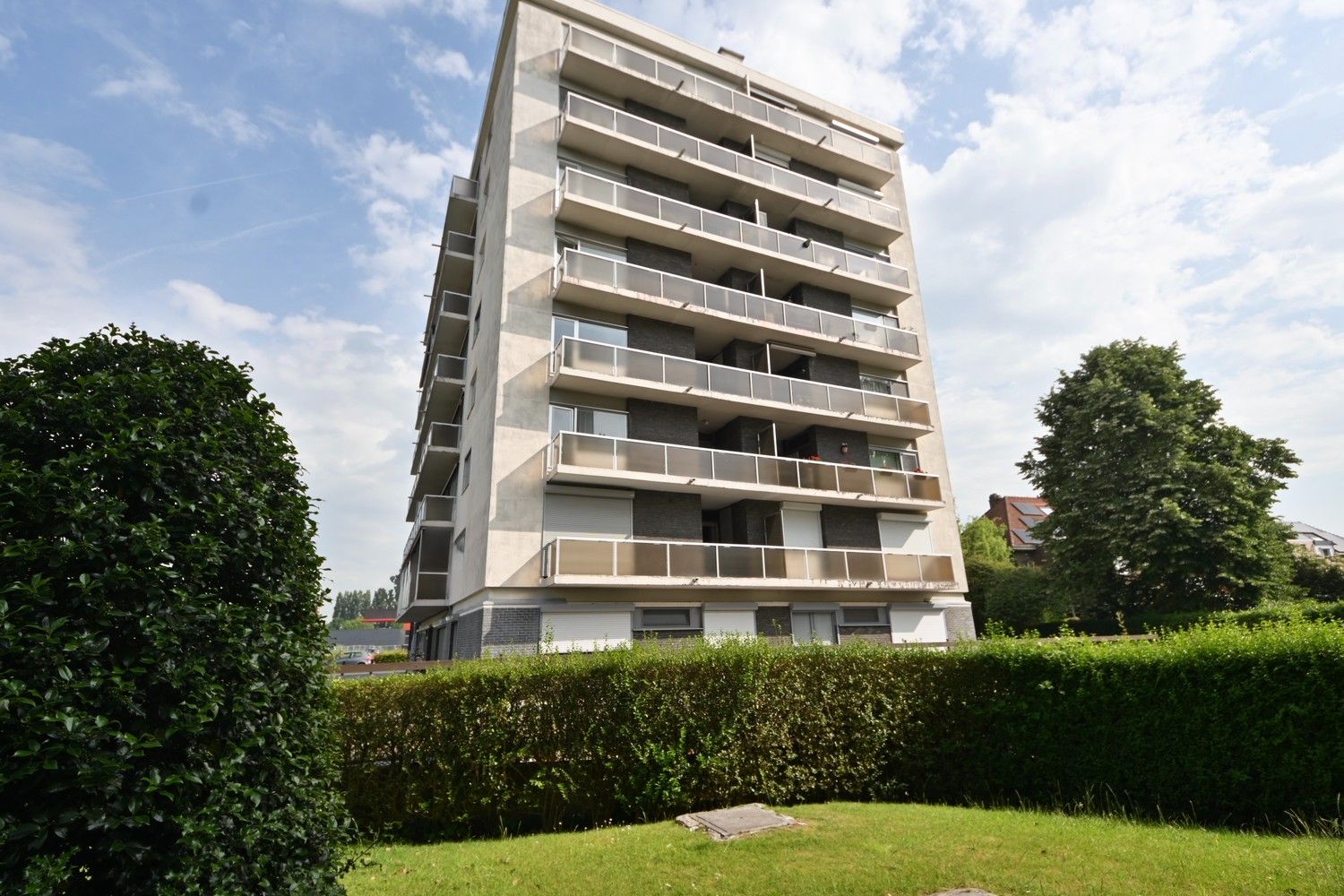 Instapklaar appartement met 2 slaapkamers en garage. foto 2