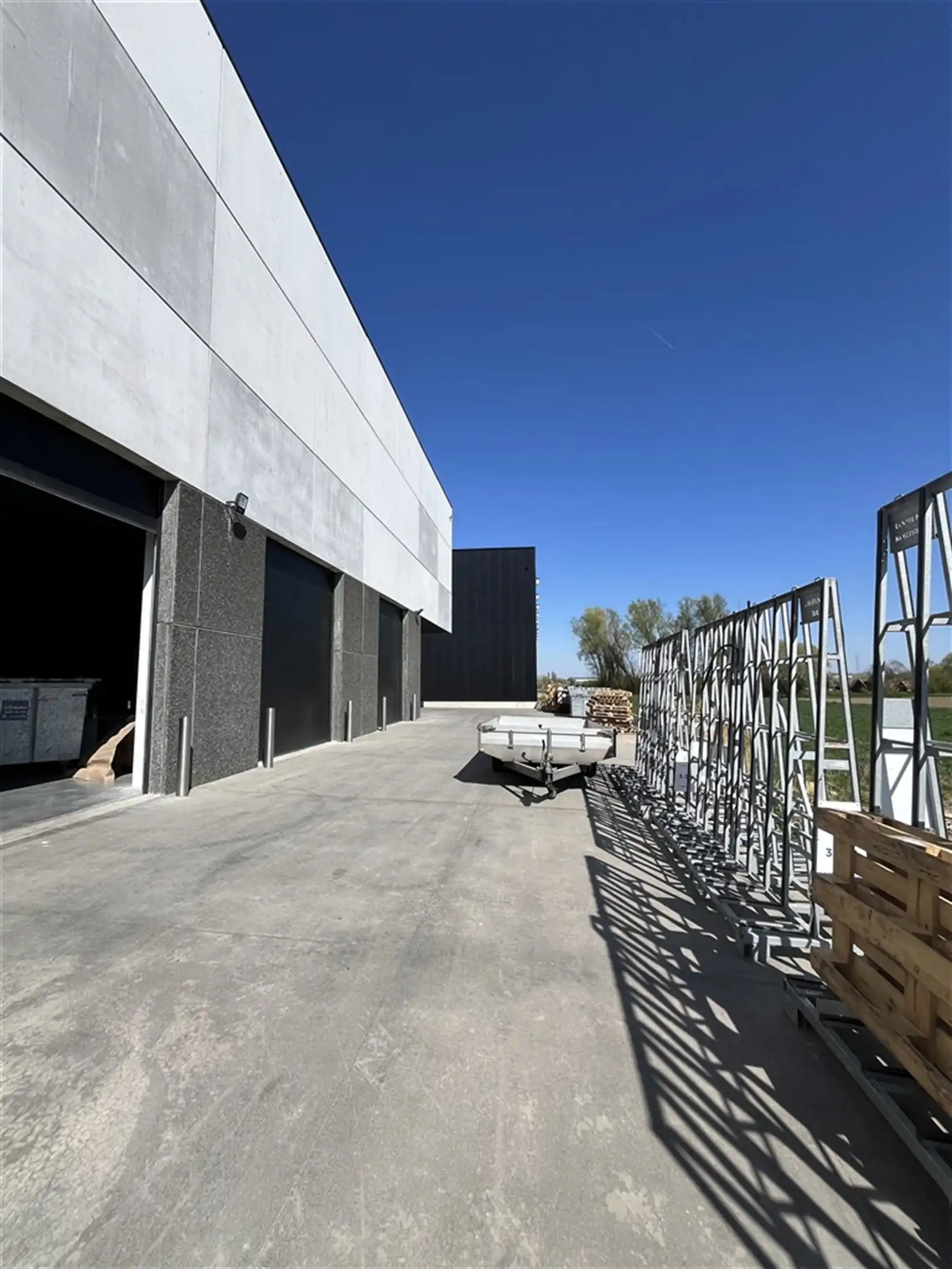 Modern bedrijfspand met kantoren te Harelbeke foto 34