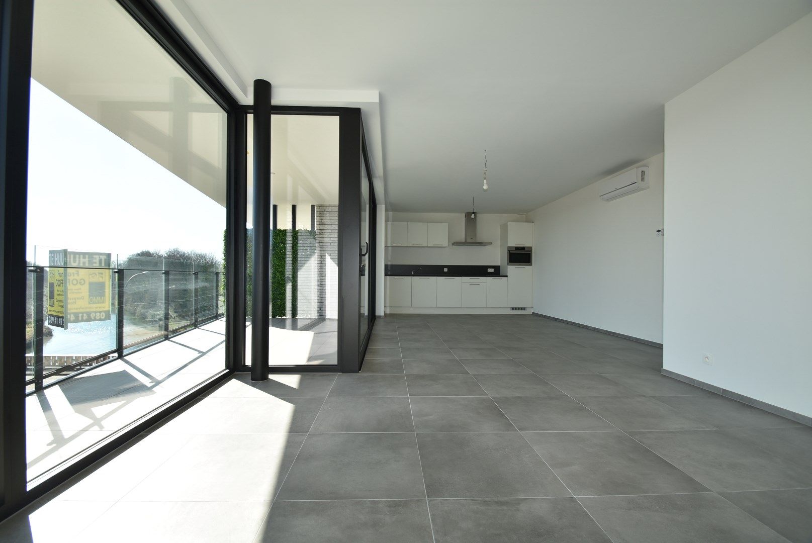 Stijlvol appartement op de tweede verdieping met prachtig uitzicht op het kanaal foto 3