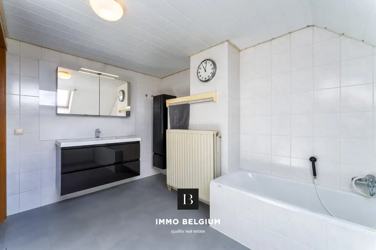 Verzorgde vrijstaande villa met ruime tuin en EPC-label B. foto 14