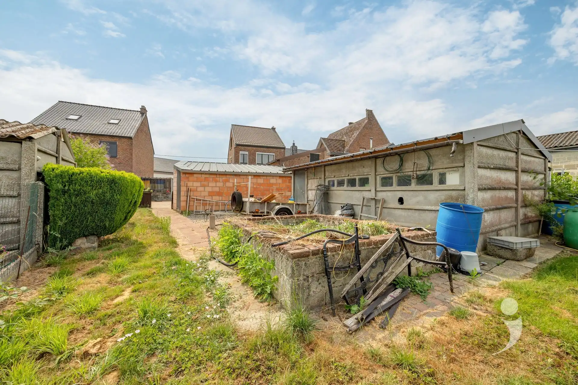 Te renoveren woning met vier slaapkamers!  foto 29