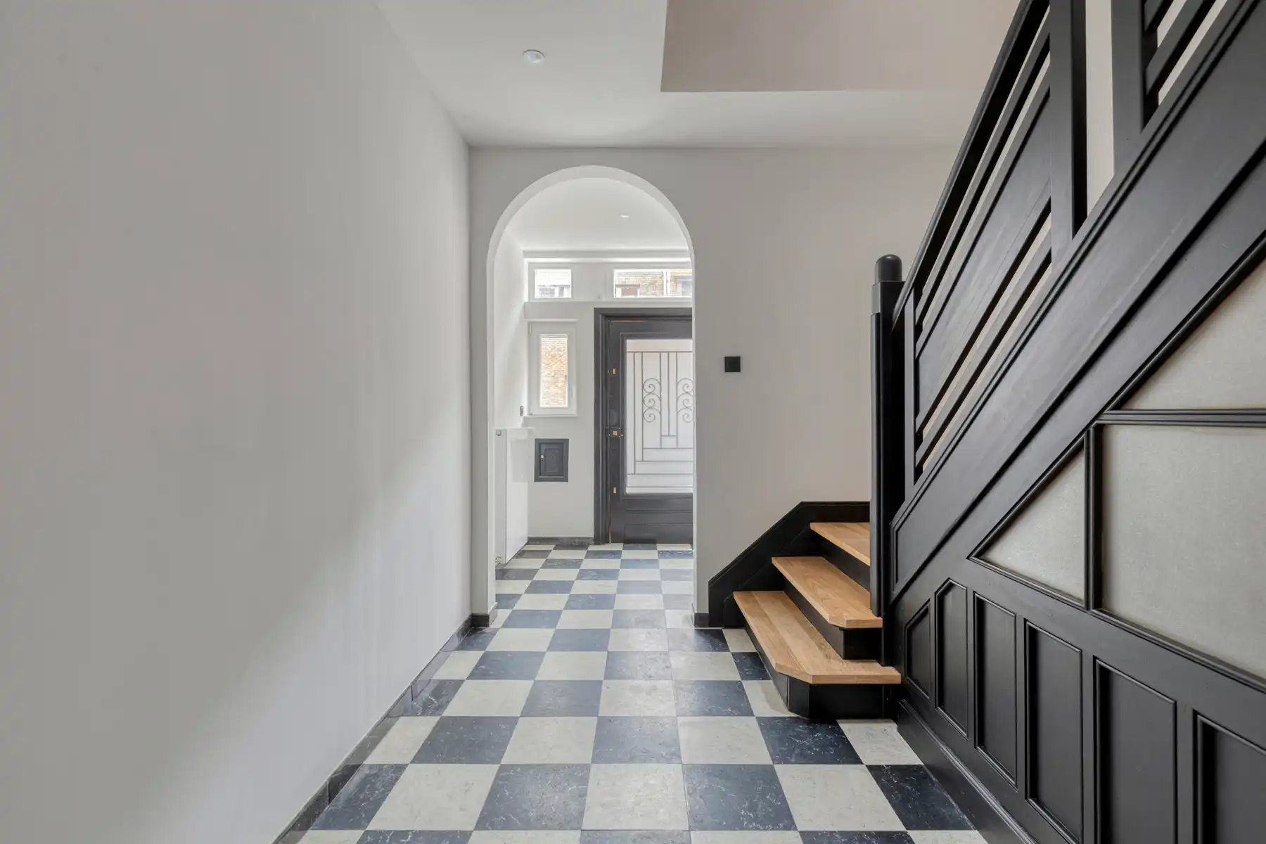 Gerenoveerde (2025) stadswoning met tuin foto 3