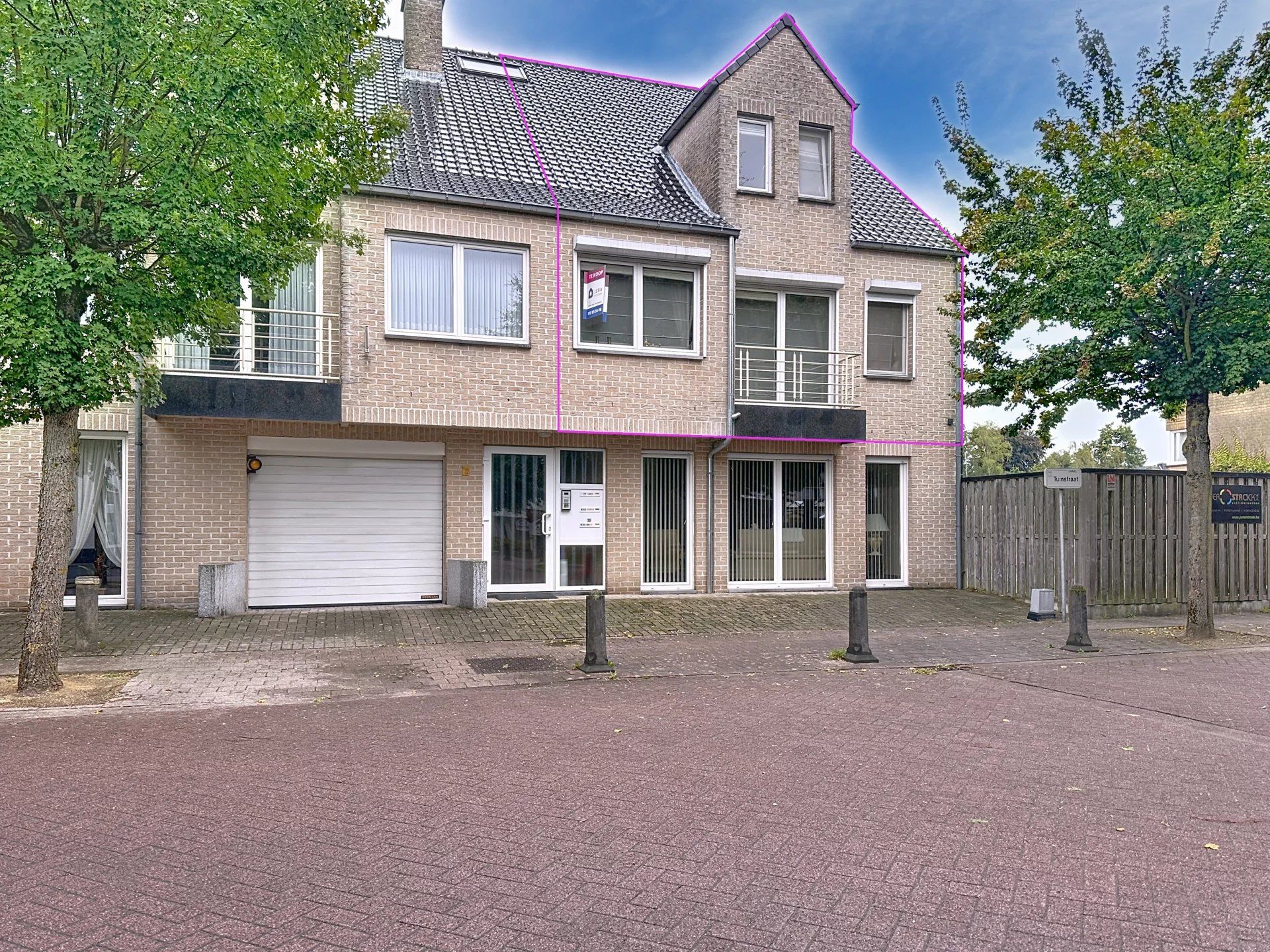 Luxueus duplex appartement met privé-lift, 3 slaapkamers, terras, ondergrondse parkeerplaats en ruime kelderberging. foto {{pictureIndex}}