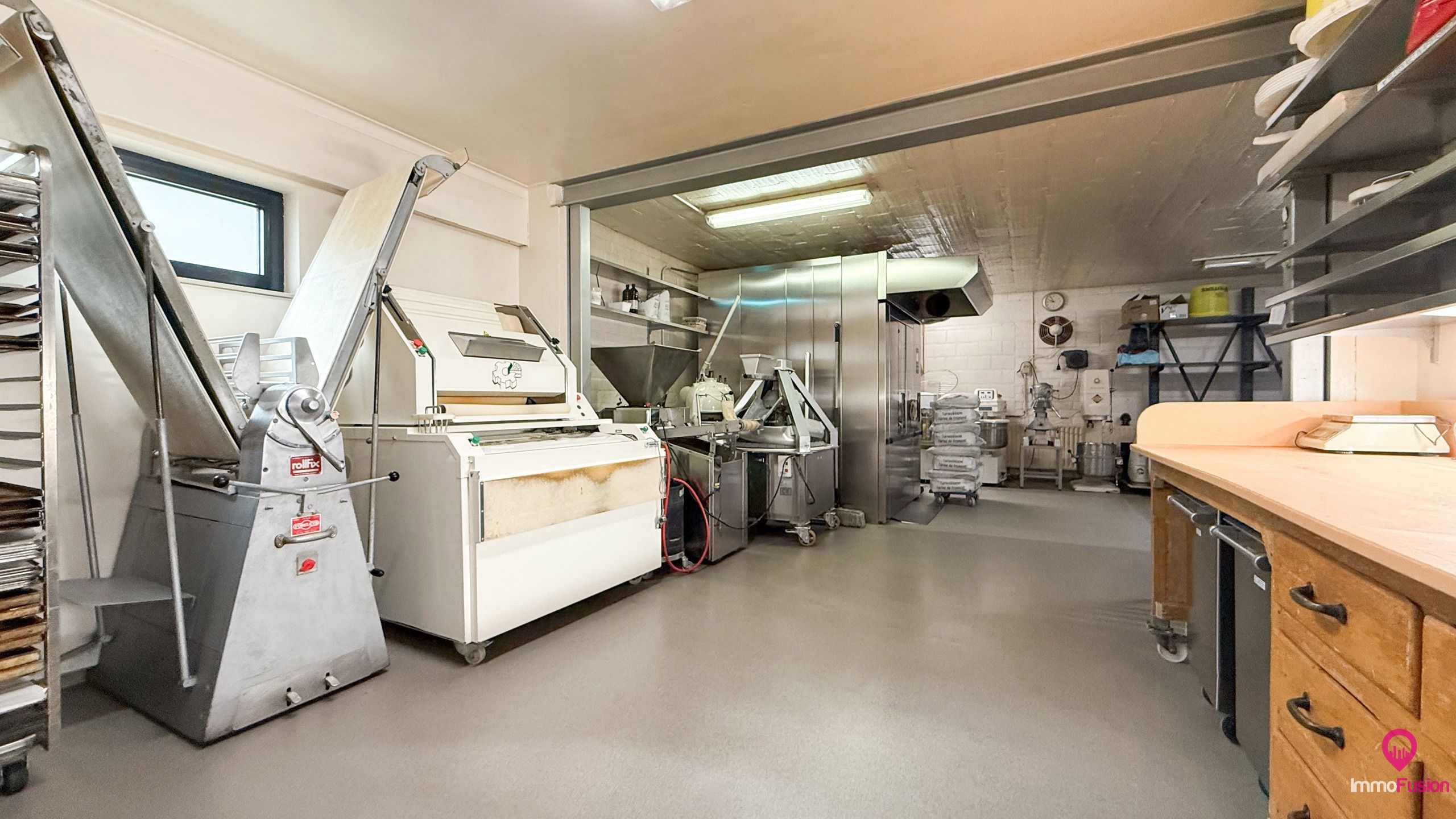 Instapklare bakkerij met woonst in het centrum van Zolder! foto 16