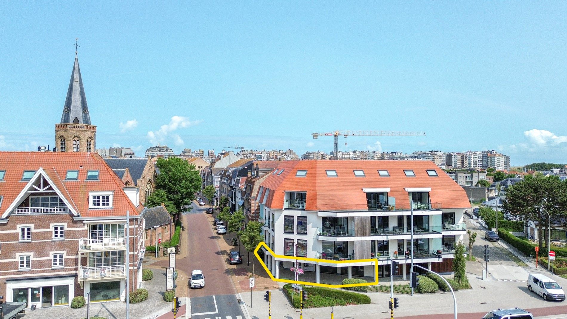 Handelspand op topligging in Wenduine – casco 200 m² foto {{pictureIndex}}