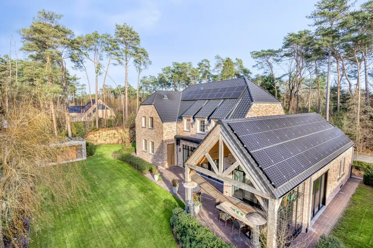 Ruim ingedeelde en kwalitatief afgewerkte villa op een mooi perceel met naastgelegen bouwgrond. foto 37