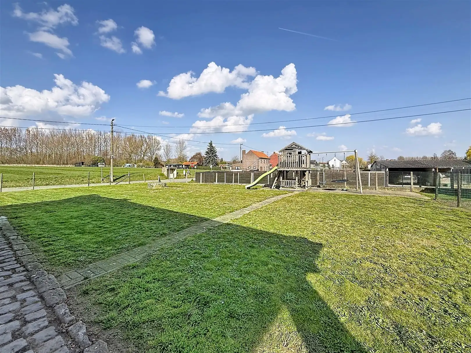 Ruime open bebouwing, 4 slpks, bureau, 14a 01ca foto 4