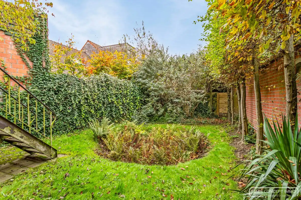 Te koop handelspand op top locatie met bovenliggend ruim appartement foto 15