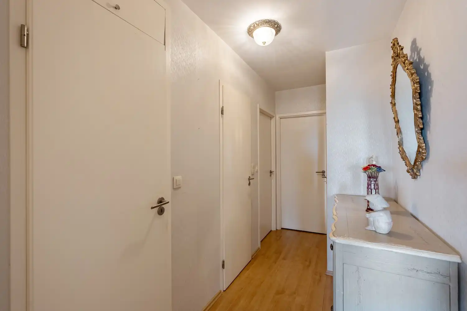 Appartement met garage en kelder op gunstige locatie! foto 2
