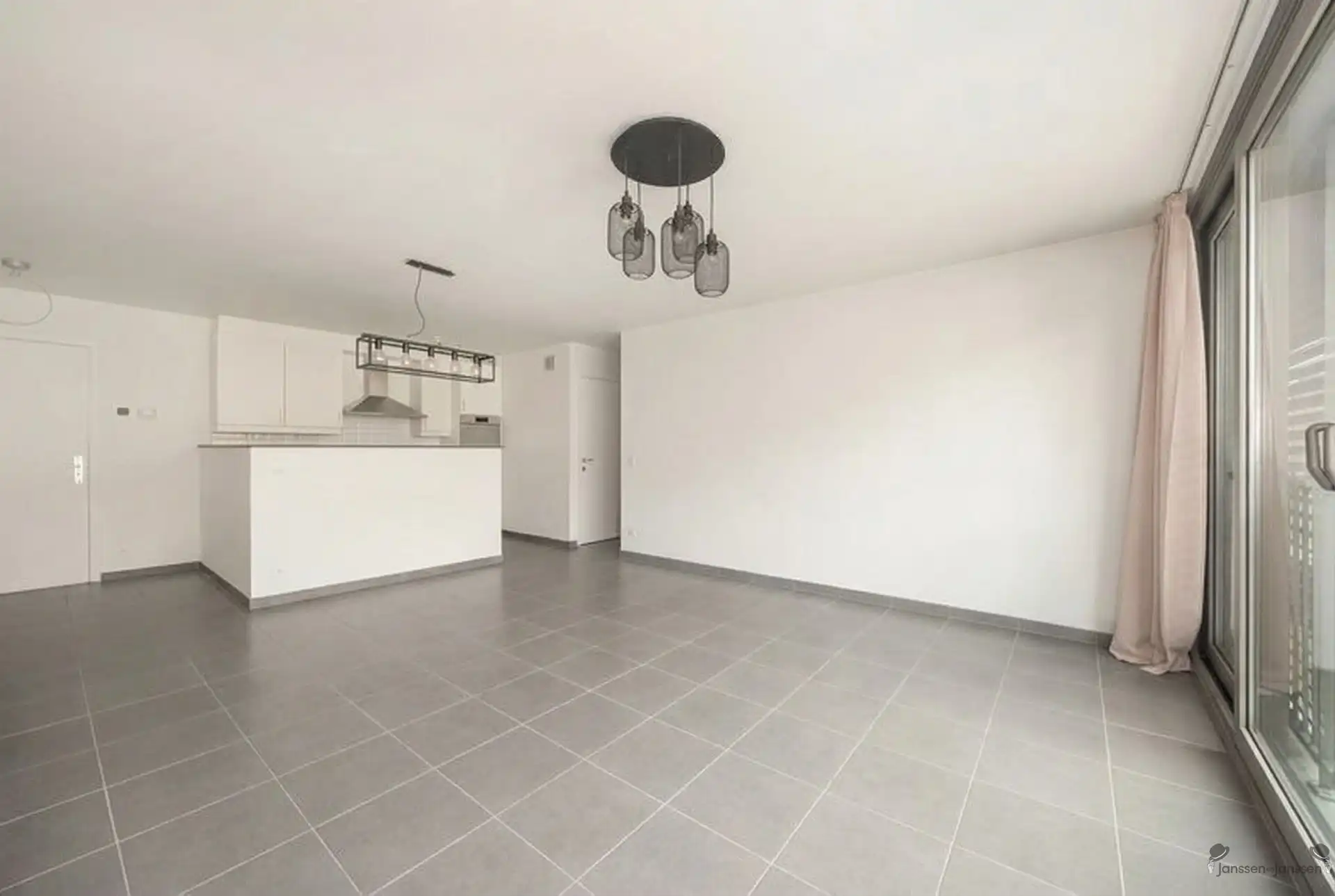 Instapklaar appartement in centrum Brasschaat foto {{pictureIndex}}