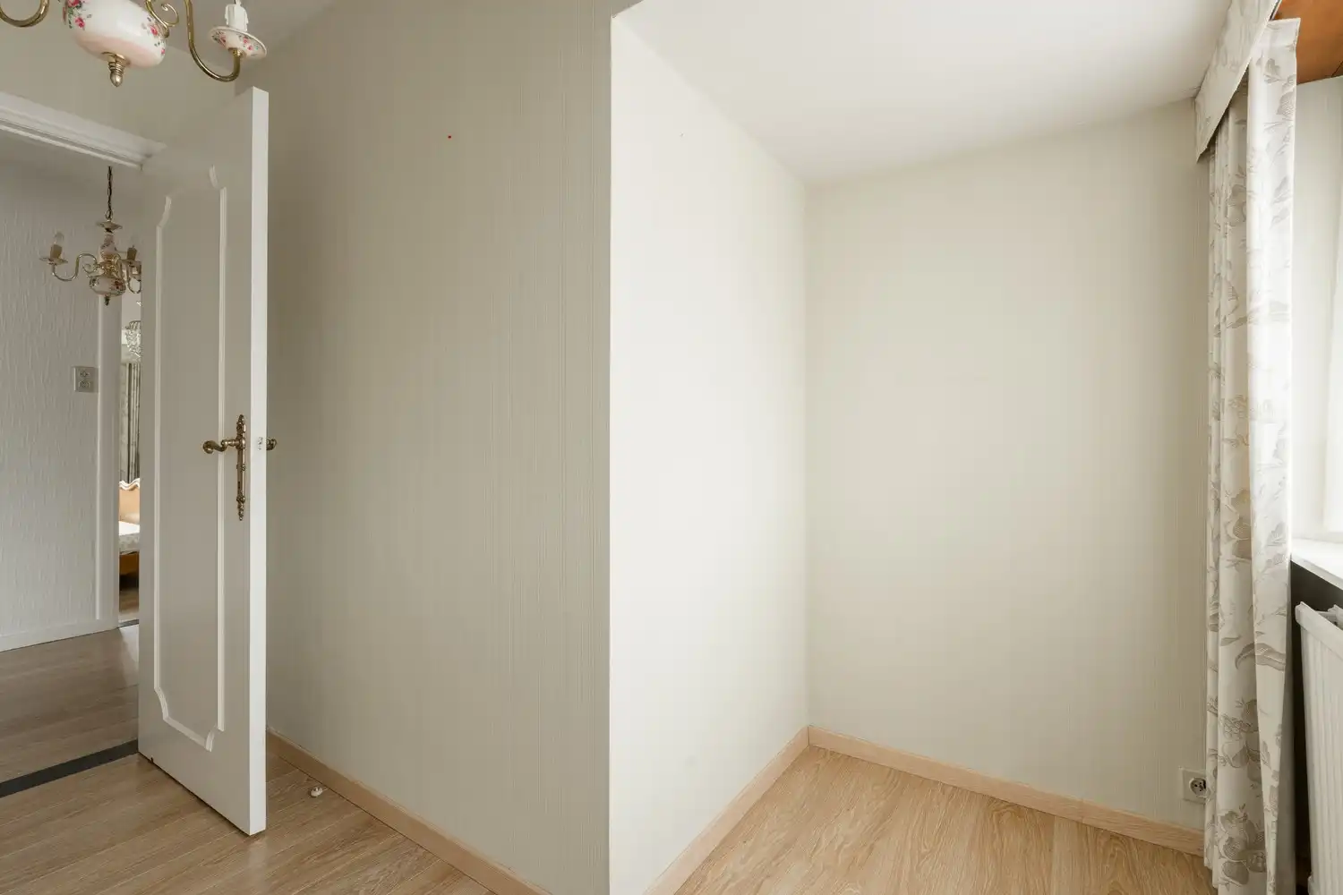 Charmante op te frissen woning van 187 m² op een toplocatie in Pelt! foto 26