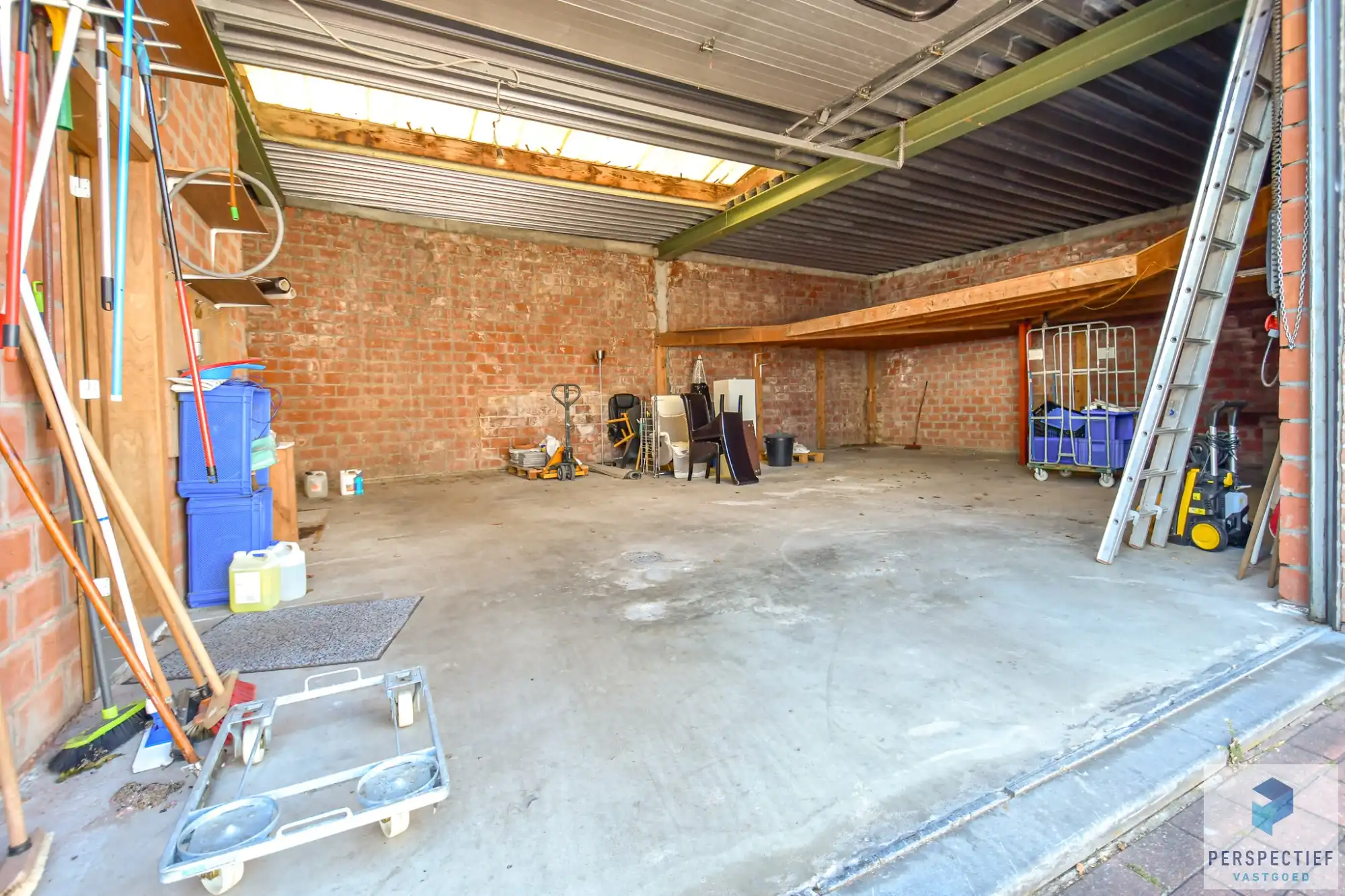 Unieke villa met dubbele garage en opslagplaats/ loods in rustige omgeving foto 22