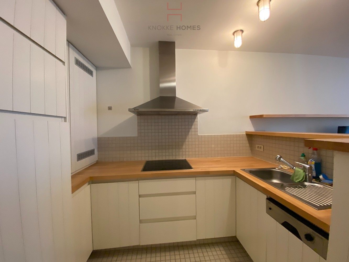 Charmant, centraal gelegen appartementje op enkele passen van de Zeedijk in het Zoute, inclusief ondergrondse parking. foto 3