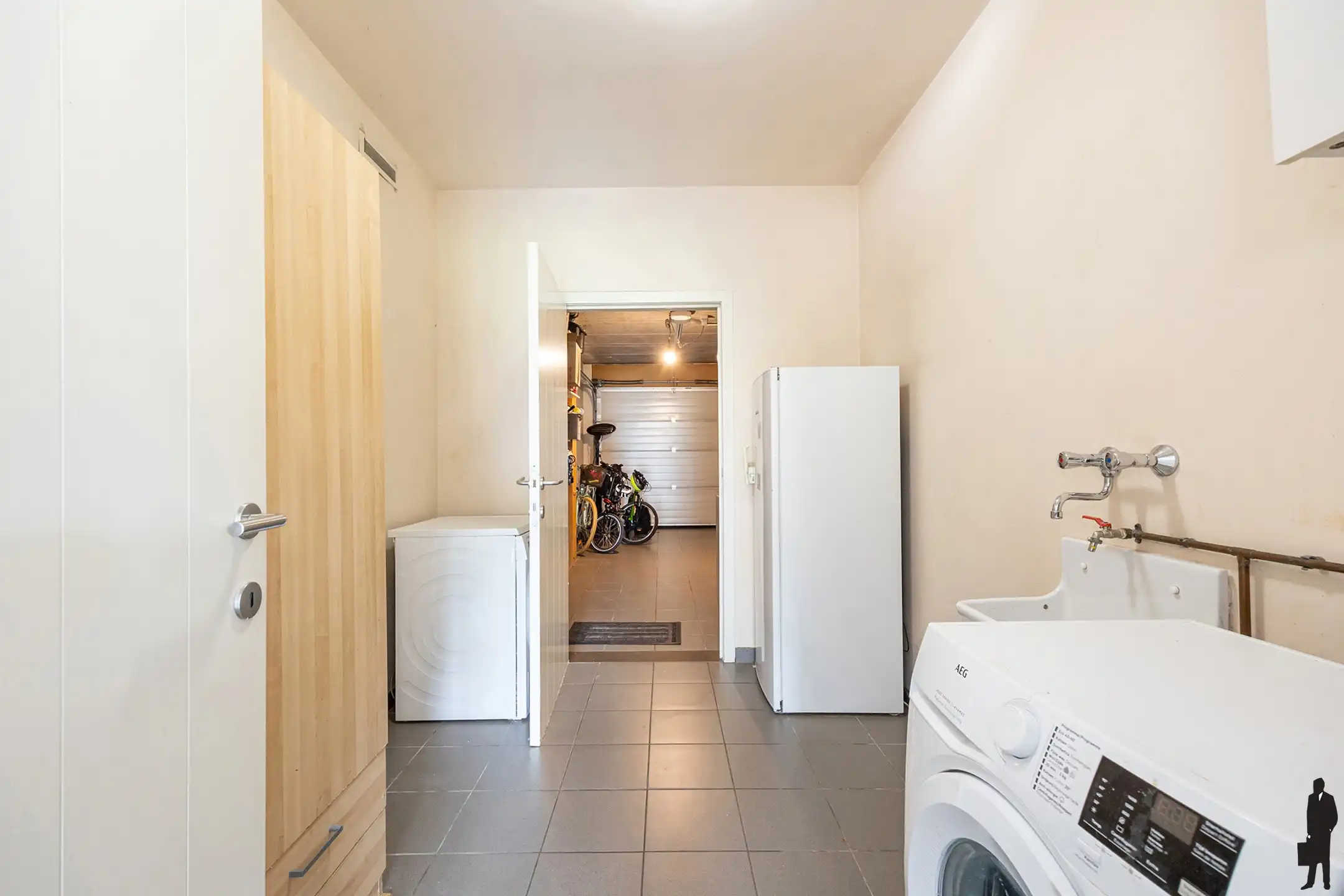 Instapklare recente HOB met 3 slaapkamers, tuin en garage foto 6