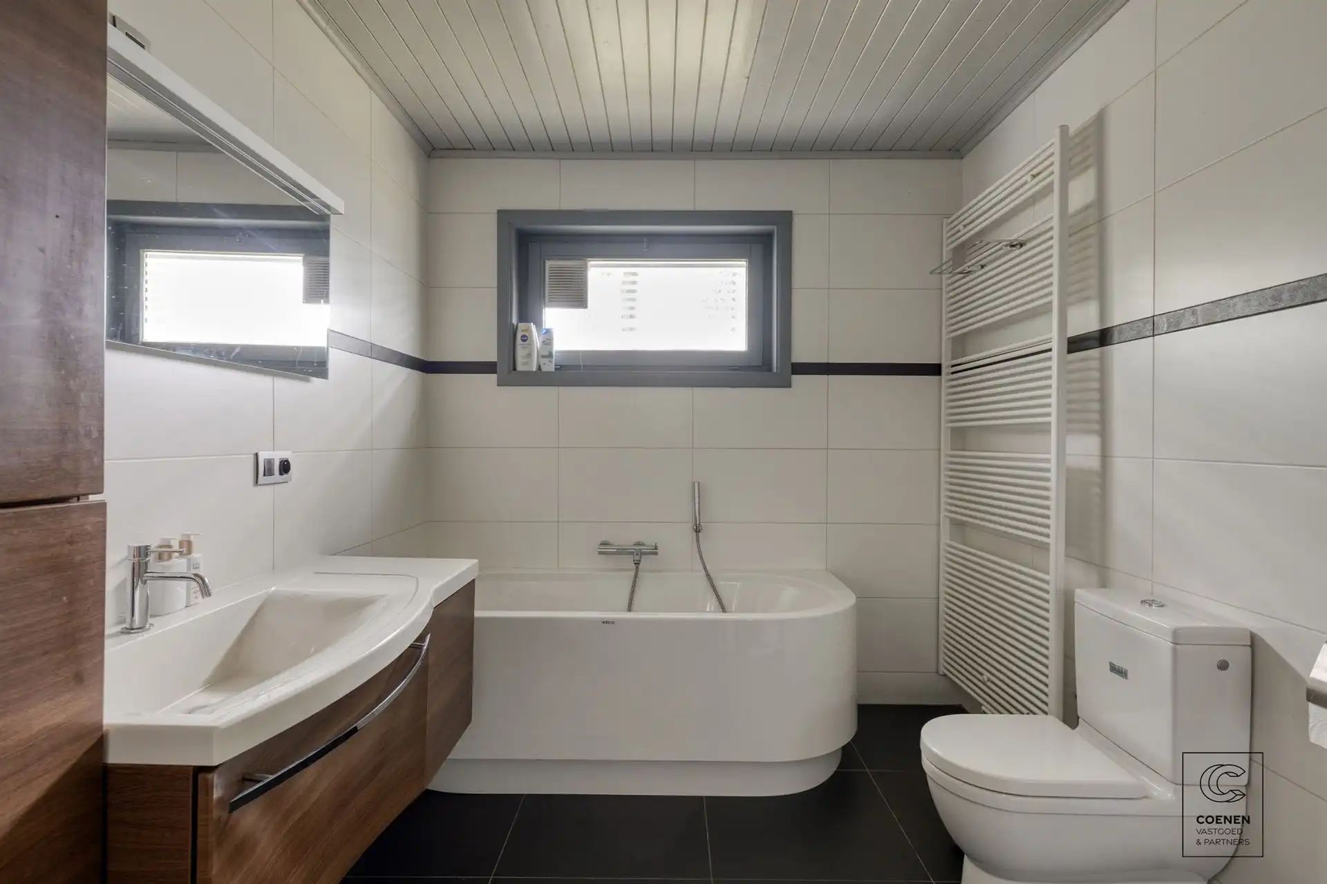 Charmante villa van 424 m² met 4 slpks, royale garage en tuin! foto 13