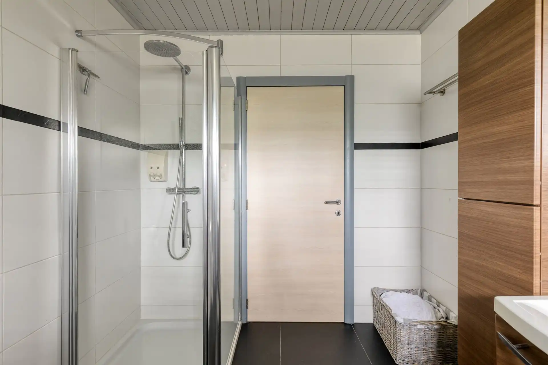 Charmante villa van 424 m² met 4 slpks, royale garage en tuin! foto 13