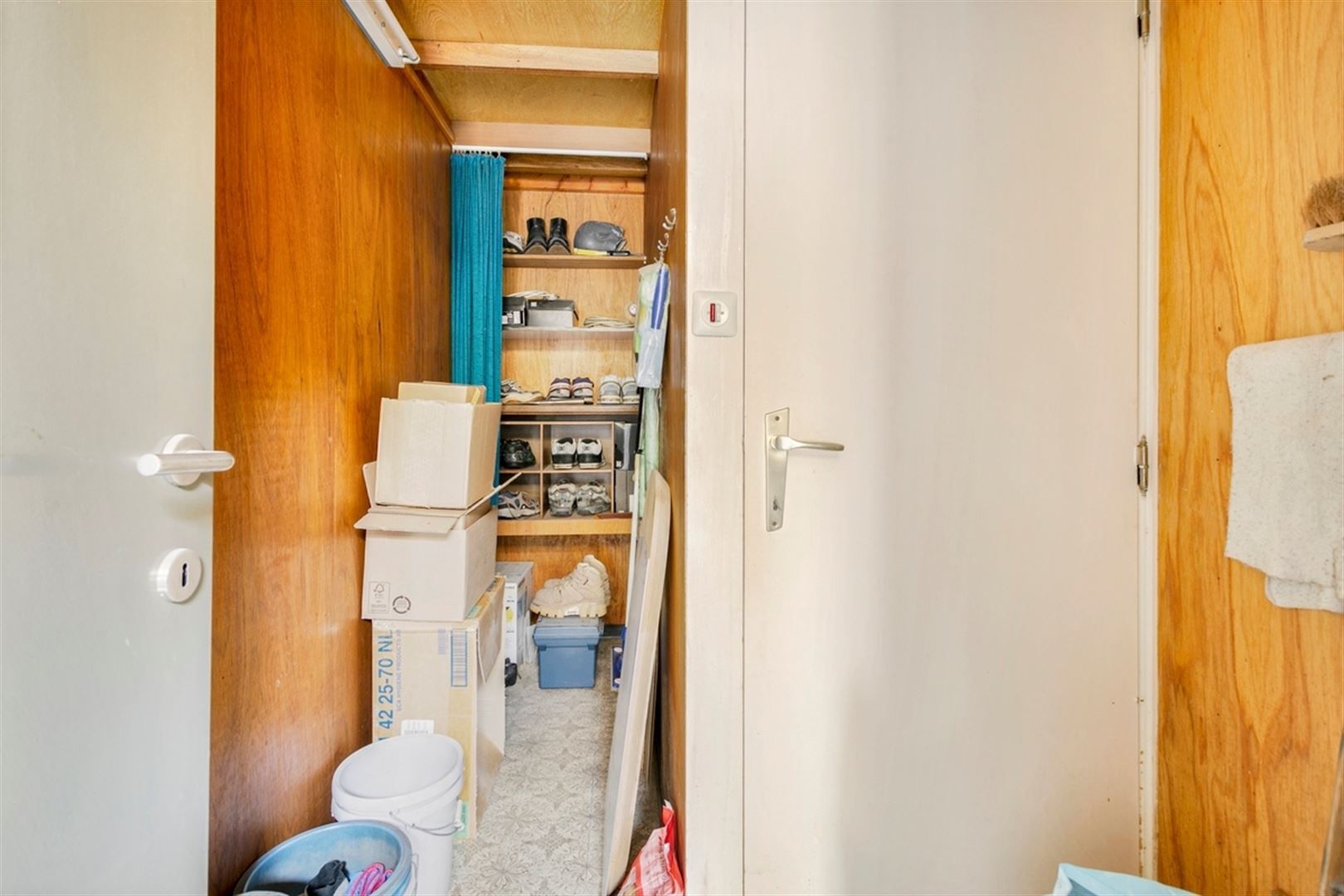 Ruime Woning met te renoveren loods foto 16