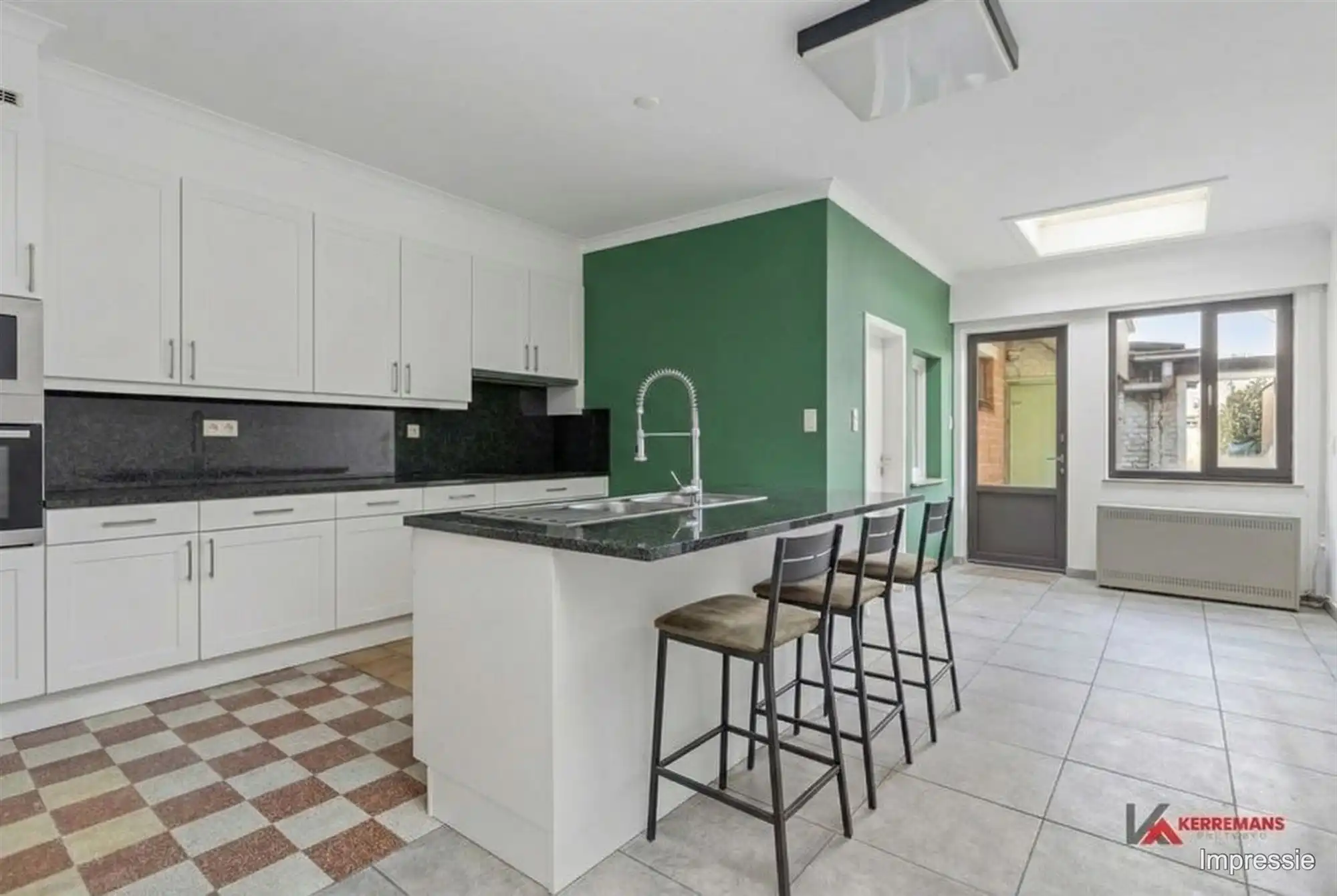 Op te frissen woning met 4 slaapkamers, tuin en garage.  foto 11