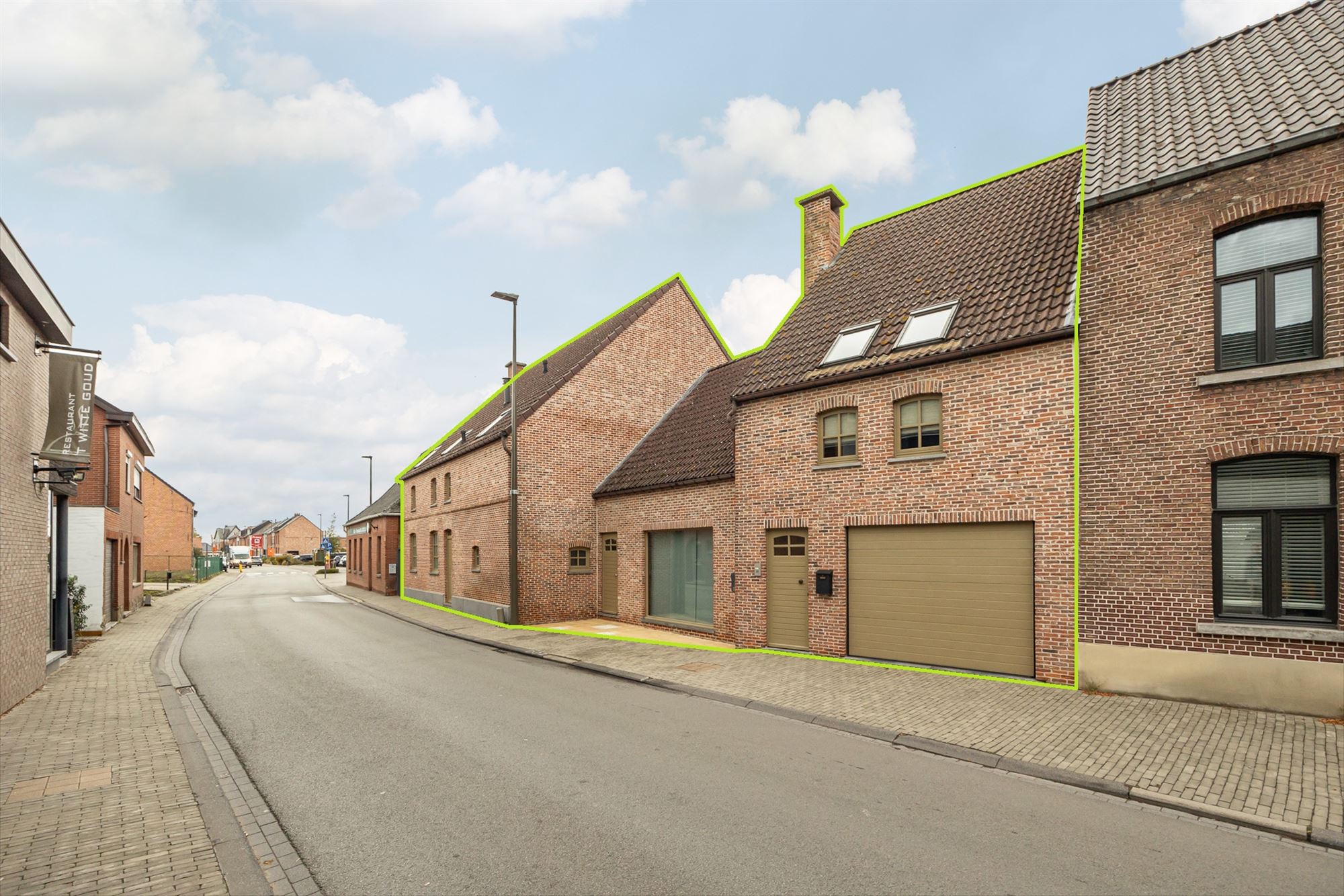 Ruime woonst, polyvalente ruimte, studio en garage foto {{pictureIndex}}