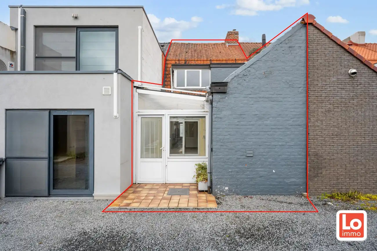 Volledig te renoveren gesloten woning met afzonderlijke garage en een leuke stadstuin op een toplocatie nabij het centrum van Lochristi! foto 16