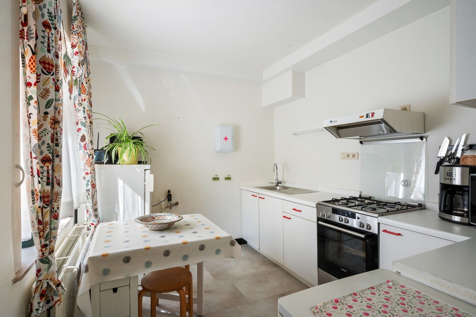 Centraal gelegen energiezuinige woning met 3 kamers op unieke ligging in het hart van Ieper foto 8