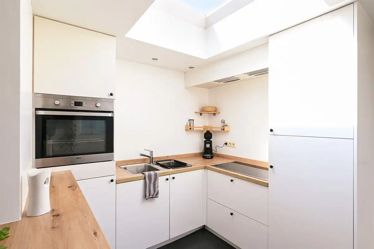 Leuke (starters)woning met zij-ingang foto 8