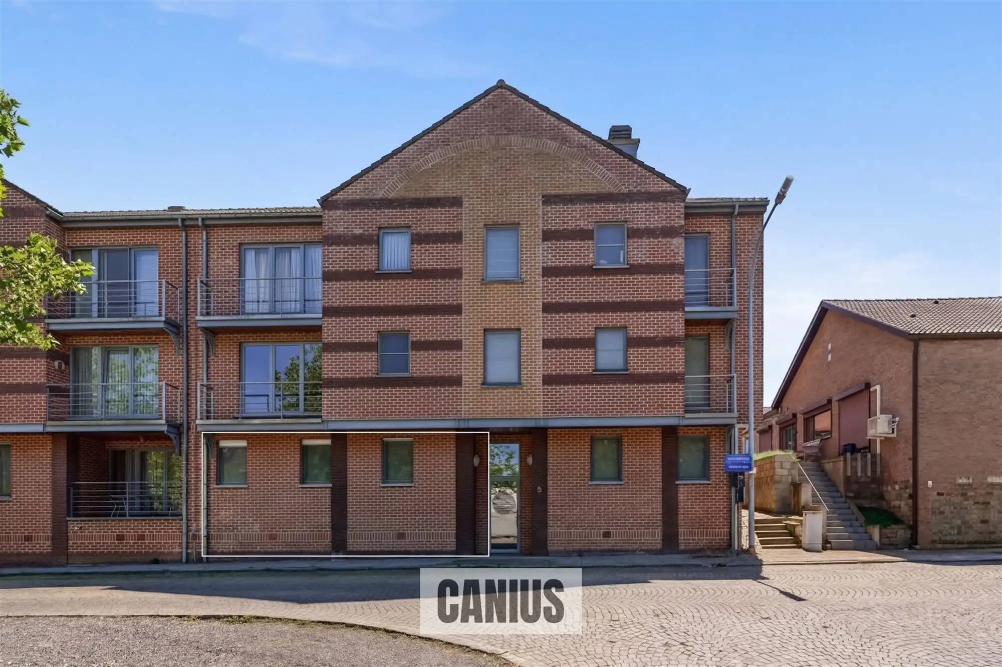 STIJLVOL GELIJKVLOERS APPARTEMENT MET DRIE SLAAPKAMERS foto 2