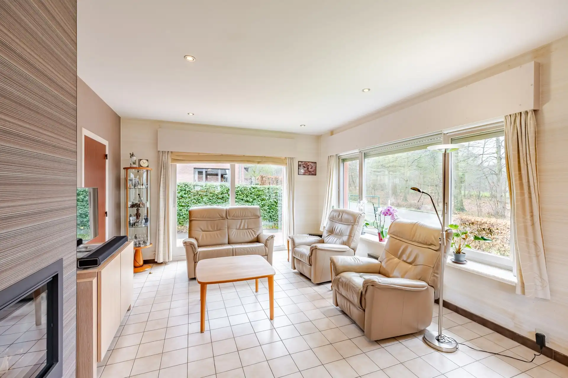 Bungalow met 4 slks, tuin en dubbele garage foto 7