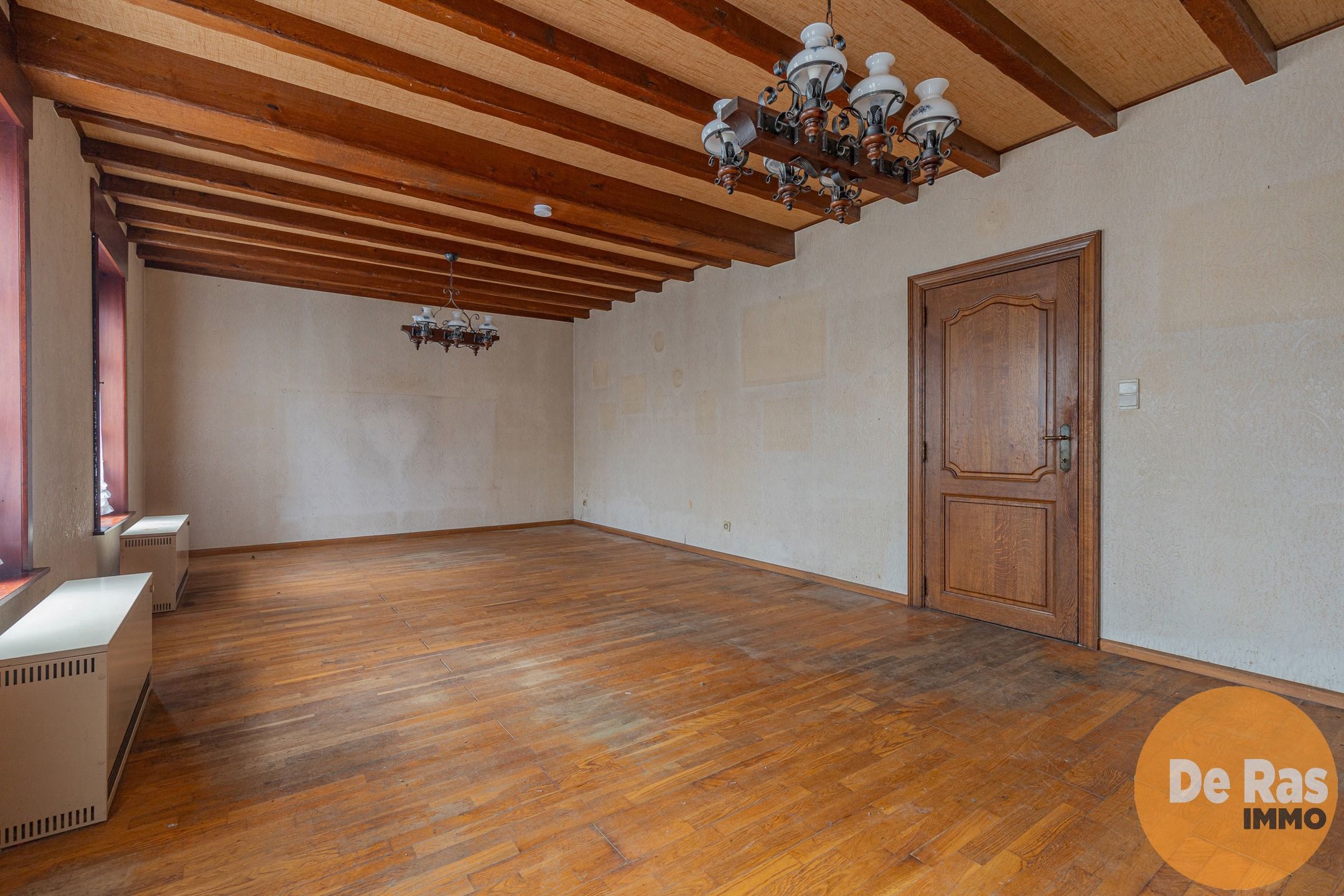 HILLEGEM - Te renoveren woning op een unieke locatie foto 11