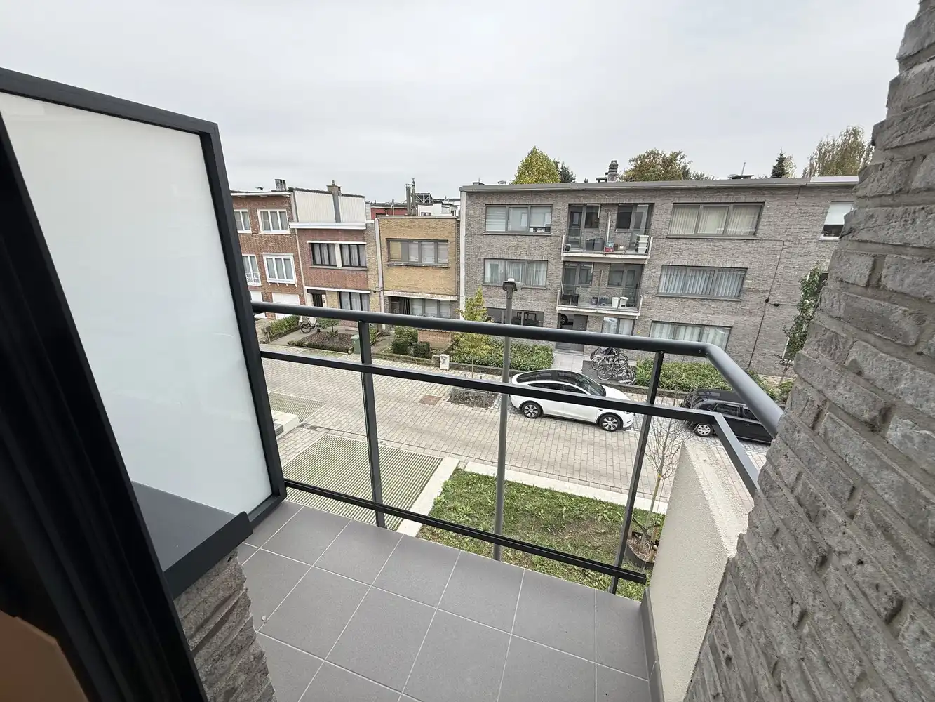 Instapklaar en volledig vernieuwd: uw nieuwe thuis in Berchem foto 6