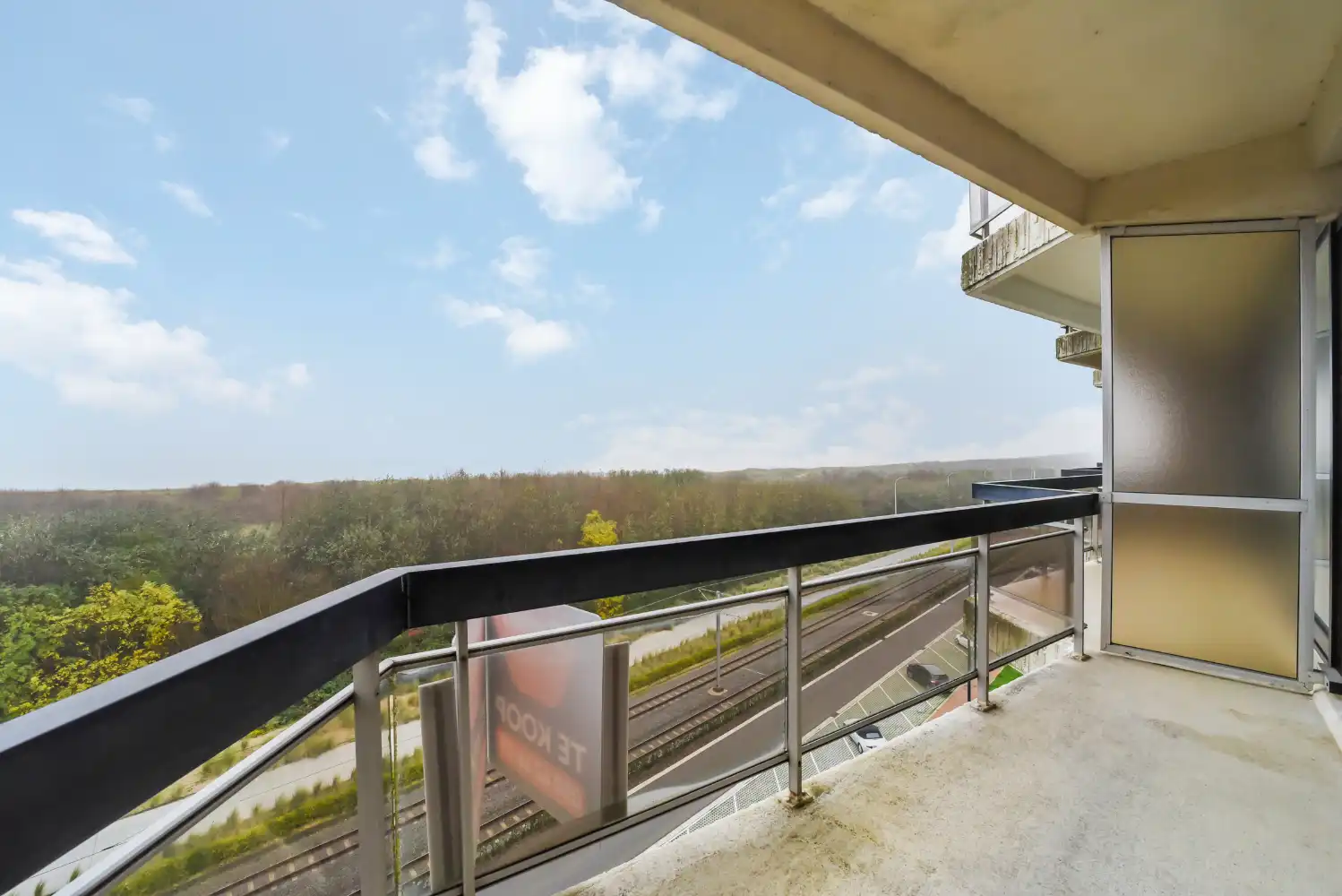 Instapklare studio met frontaal zeezicht foto 7