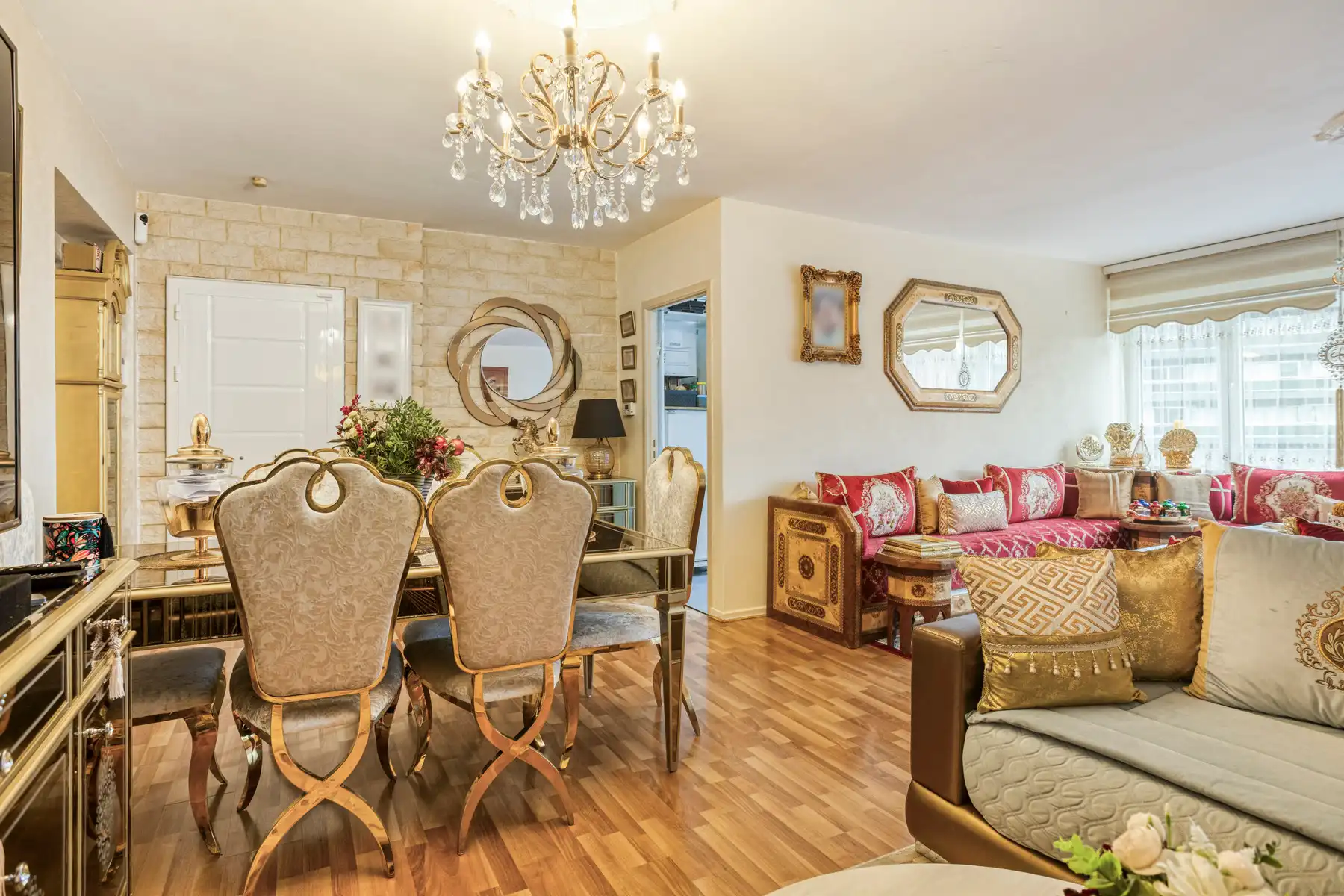 Ruim instapklaar appartement met parking foto 7