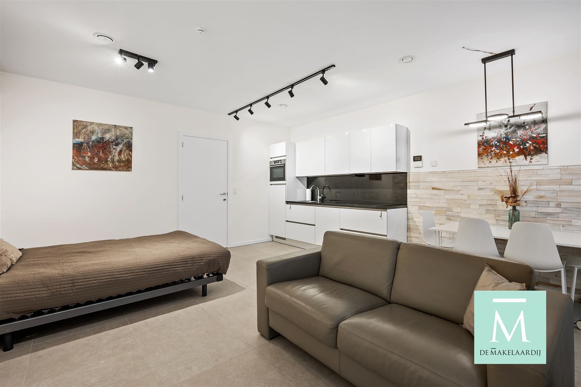 Charmante en energiezuinige gemeubelde studio op toplocatie in Mechelen! foto 3