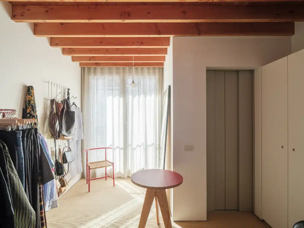 Architectuur, centrum Gent – Genereuze split-level woning met bijzondere ruimtelijkheden, dakterras, en achterliggende polyvalente praktijkruimte. foto 34