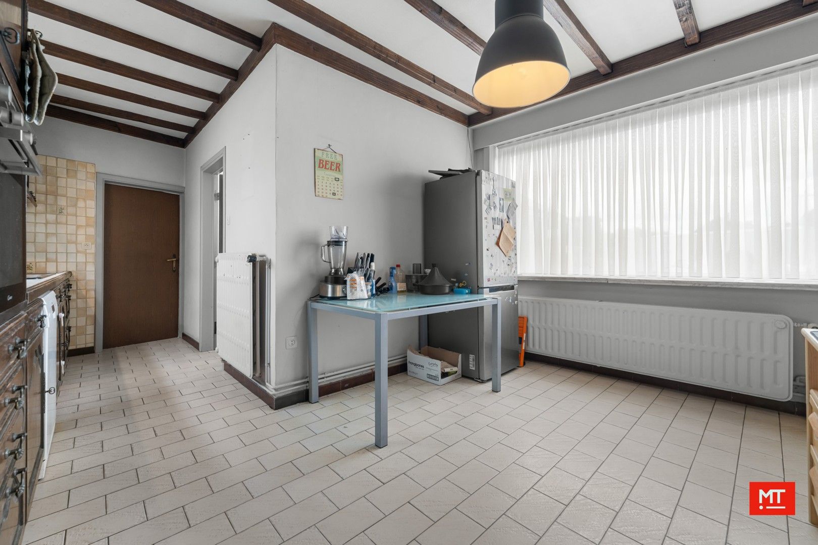 Op te frissen halfopen woning met 4 slaapkamers, tuin en garage foto 6