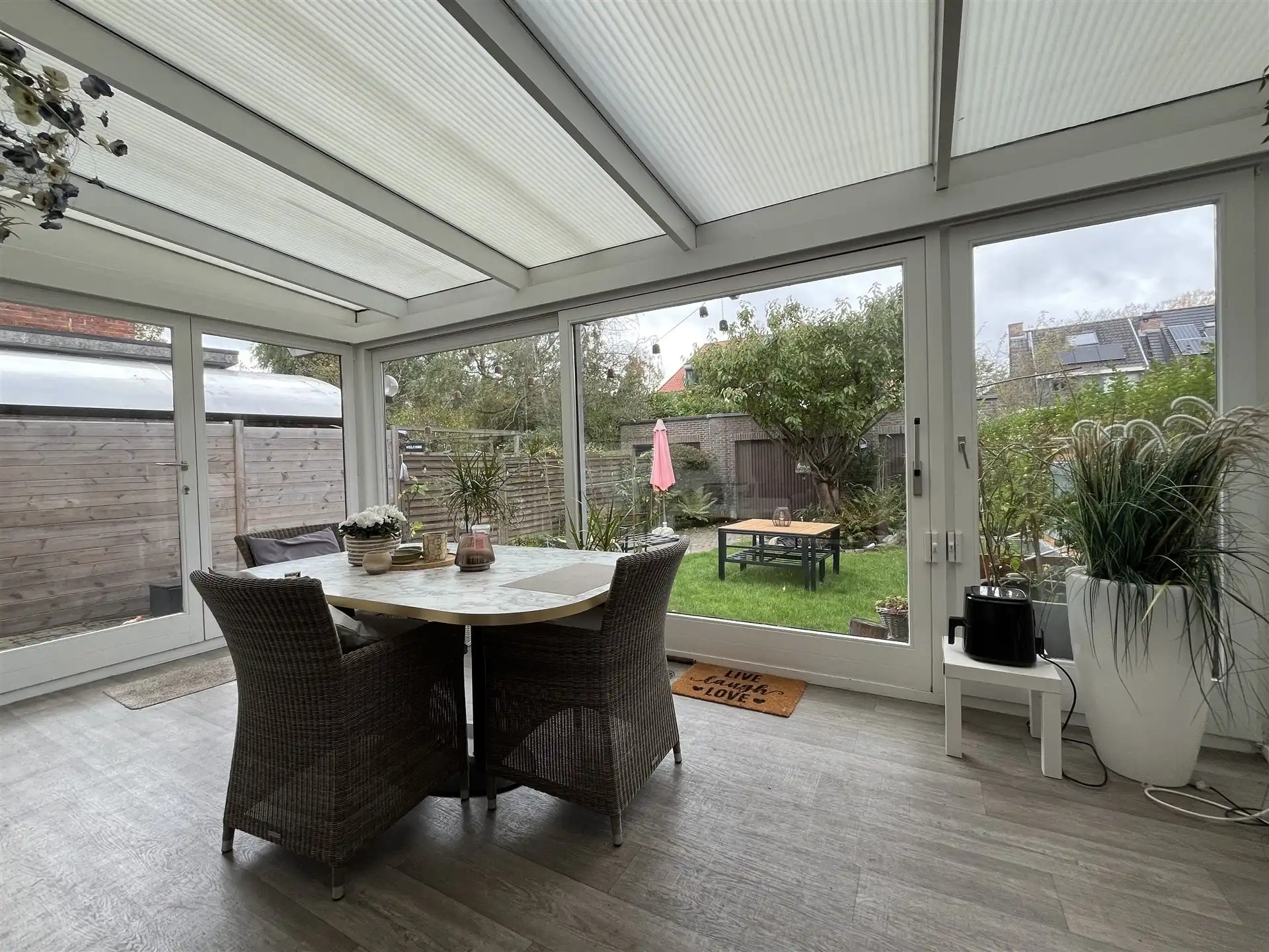 Halfopen bebouwing met garage en tuin foto 5