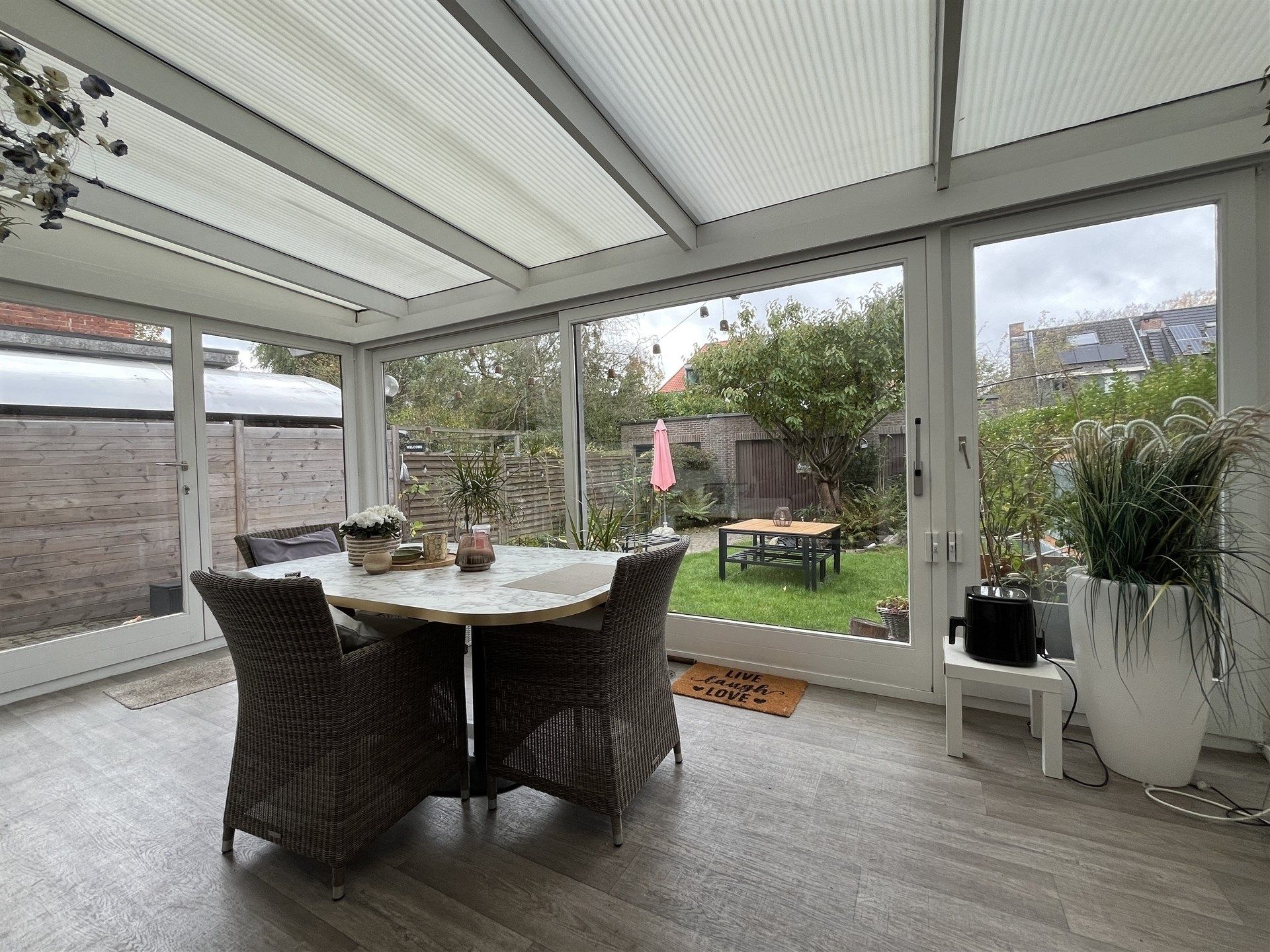 Halfopen bebouwing met garage en tuin foto 5