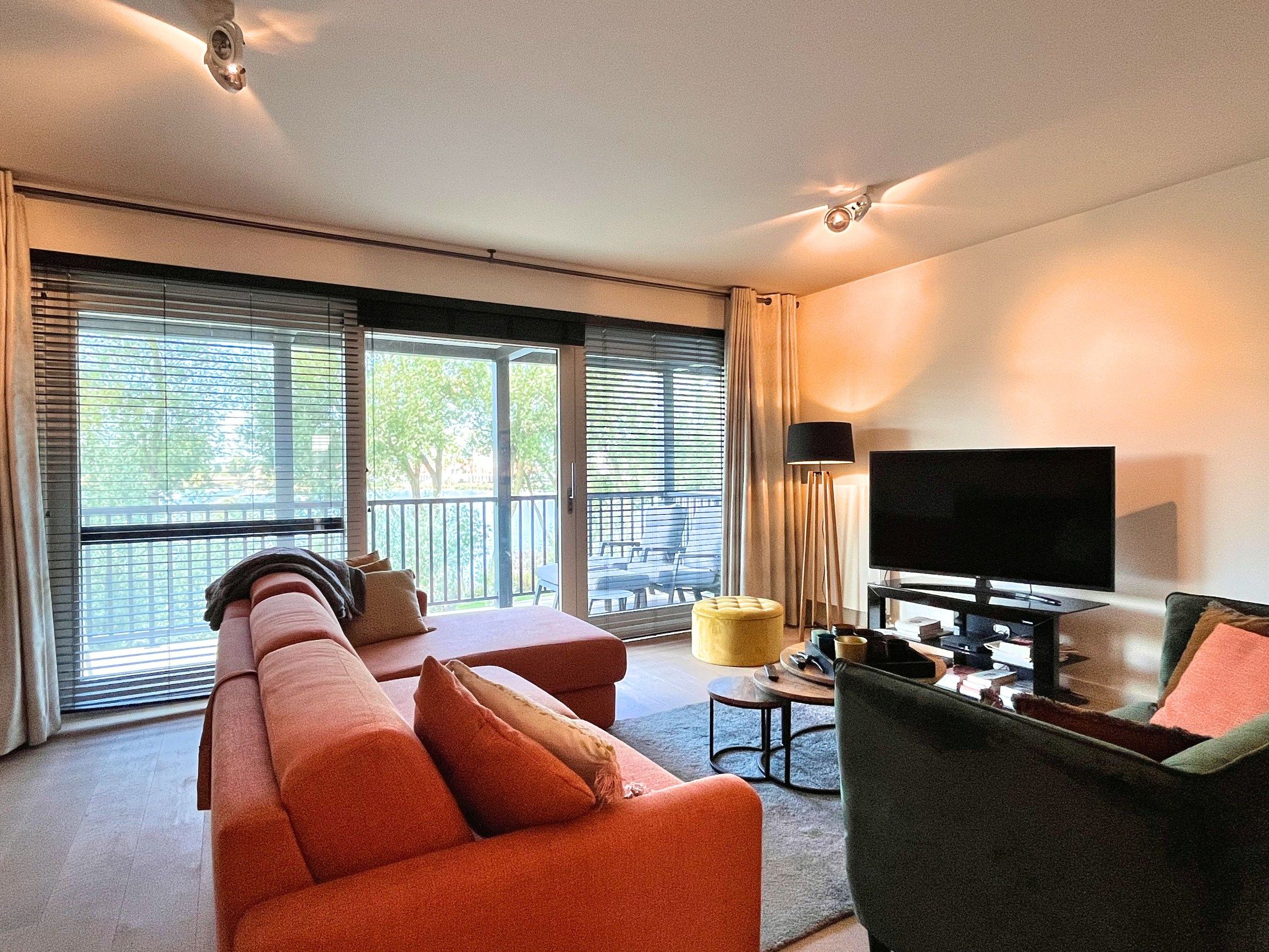 Recent appartement met garage en zicht op het meer. foto 4