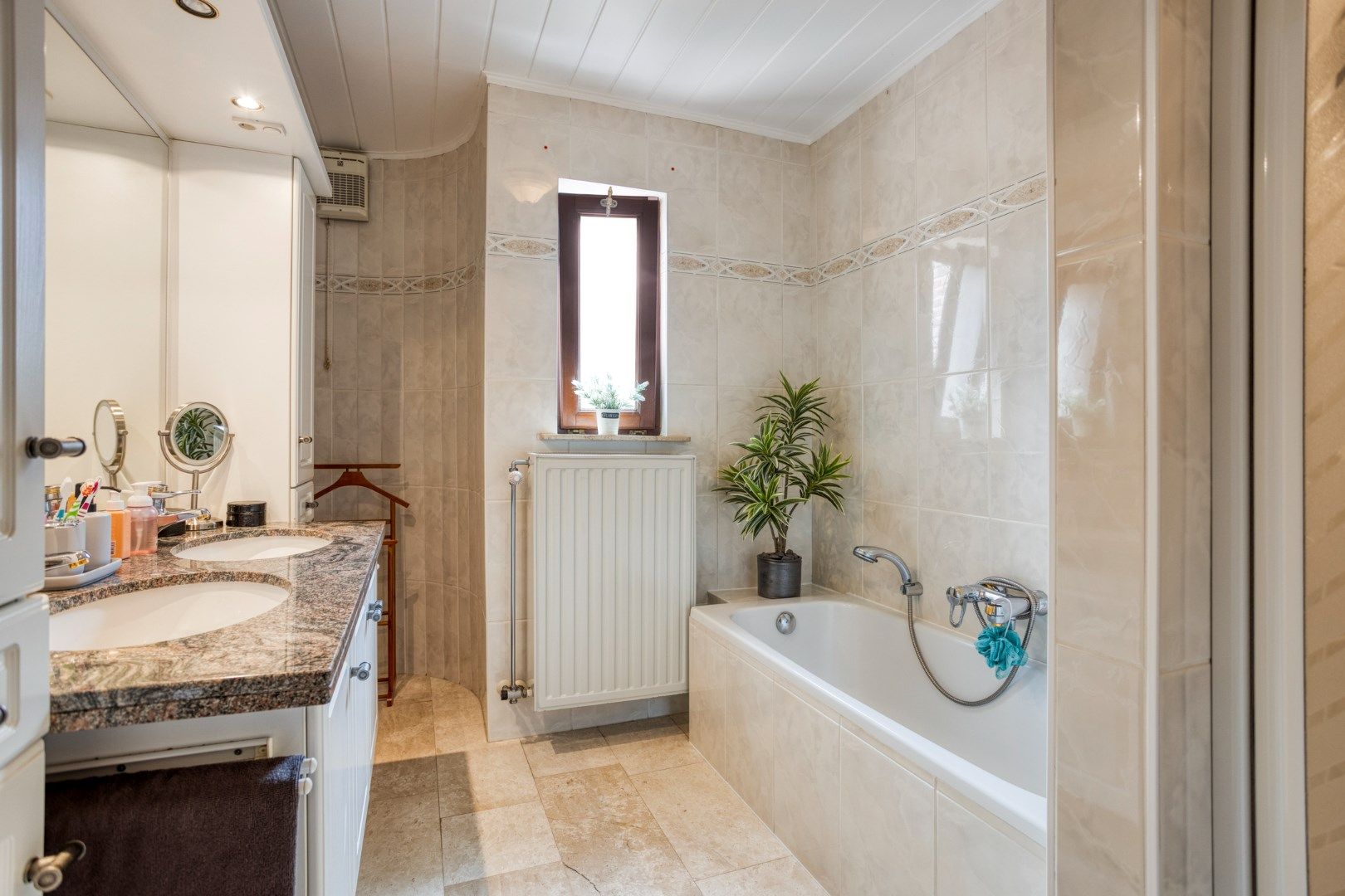 Zeer ruime instapklare open bebouwing met 5 slaapkamers op 819 m² in Lommel ! foto 8
