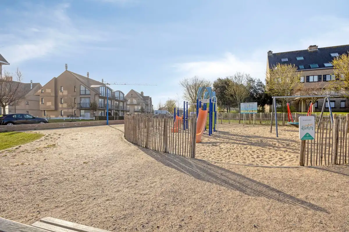 Gemeubeld hoek appartement met twee slaapkamers foto 17