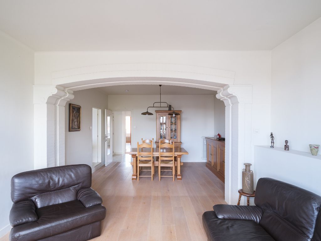 Lichtrijk appartement met 2 volwaardige slaapkamers, inpandig terras en gemeenschappelijke tuin, in een residentiële straat nabij het station Gent-Sint-Pieters. foto 4