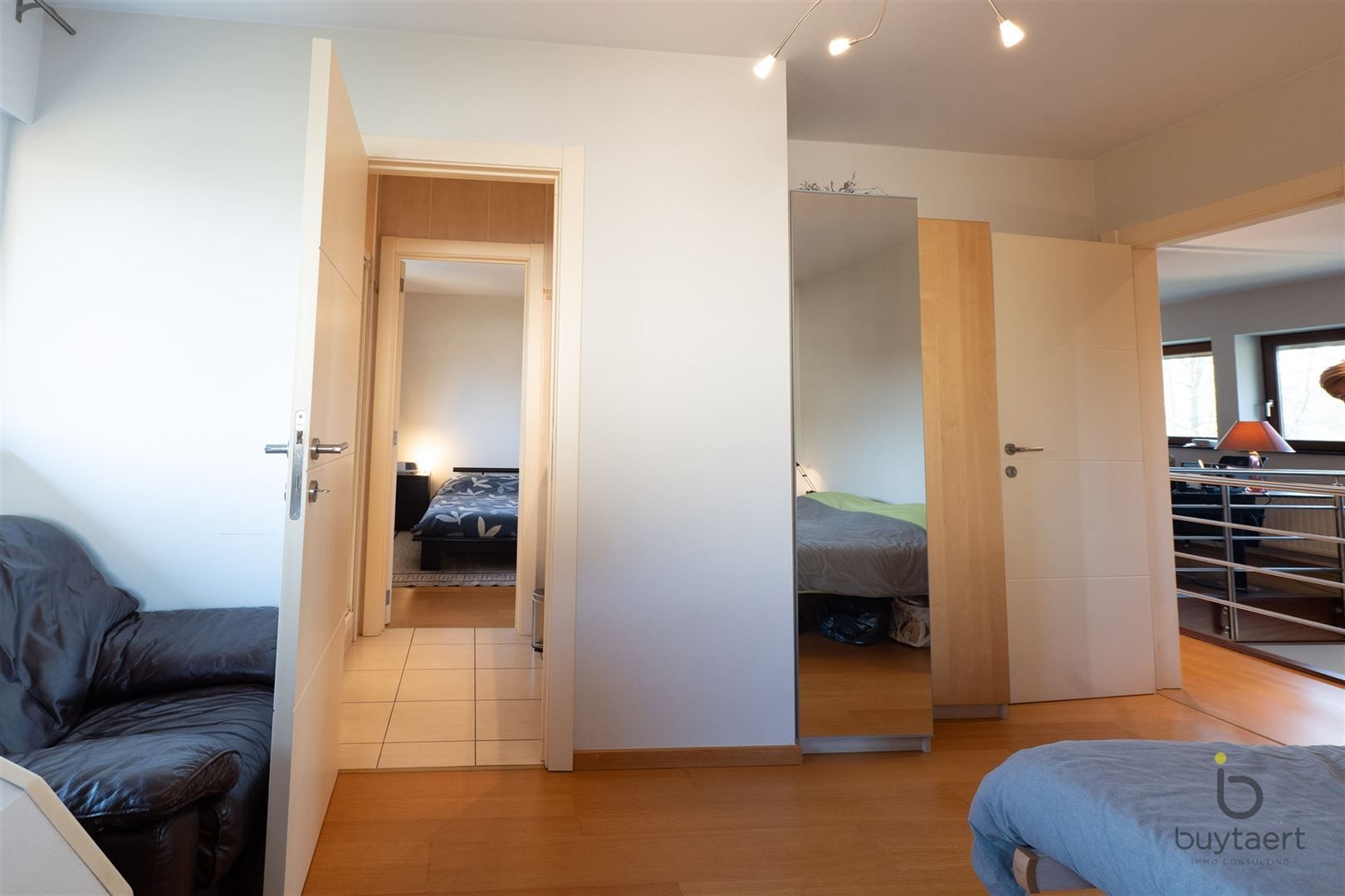 RUIMTE, RUST EN ONTSPANNING: MODERNE VILLA MET ZWEMBAD, SAUNA EN JACUZZI foto 28