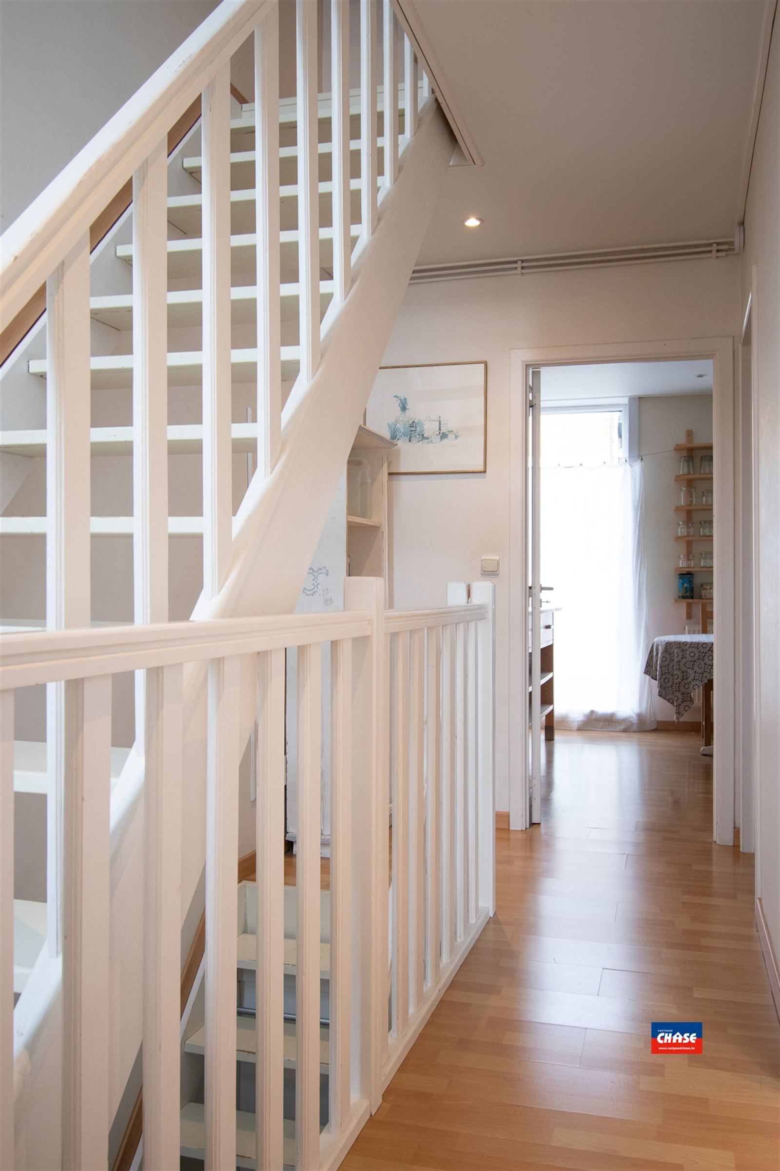 Rijwoning met drie slaapkamers en tuin foto 27