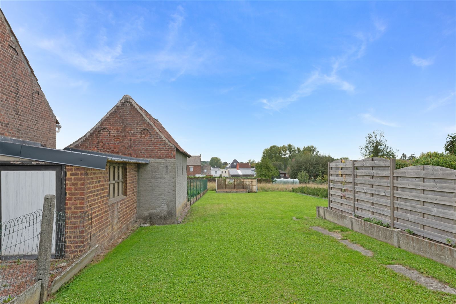 Volledig te renoveren woning met tuin en extra weide met garage foto 15