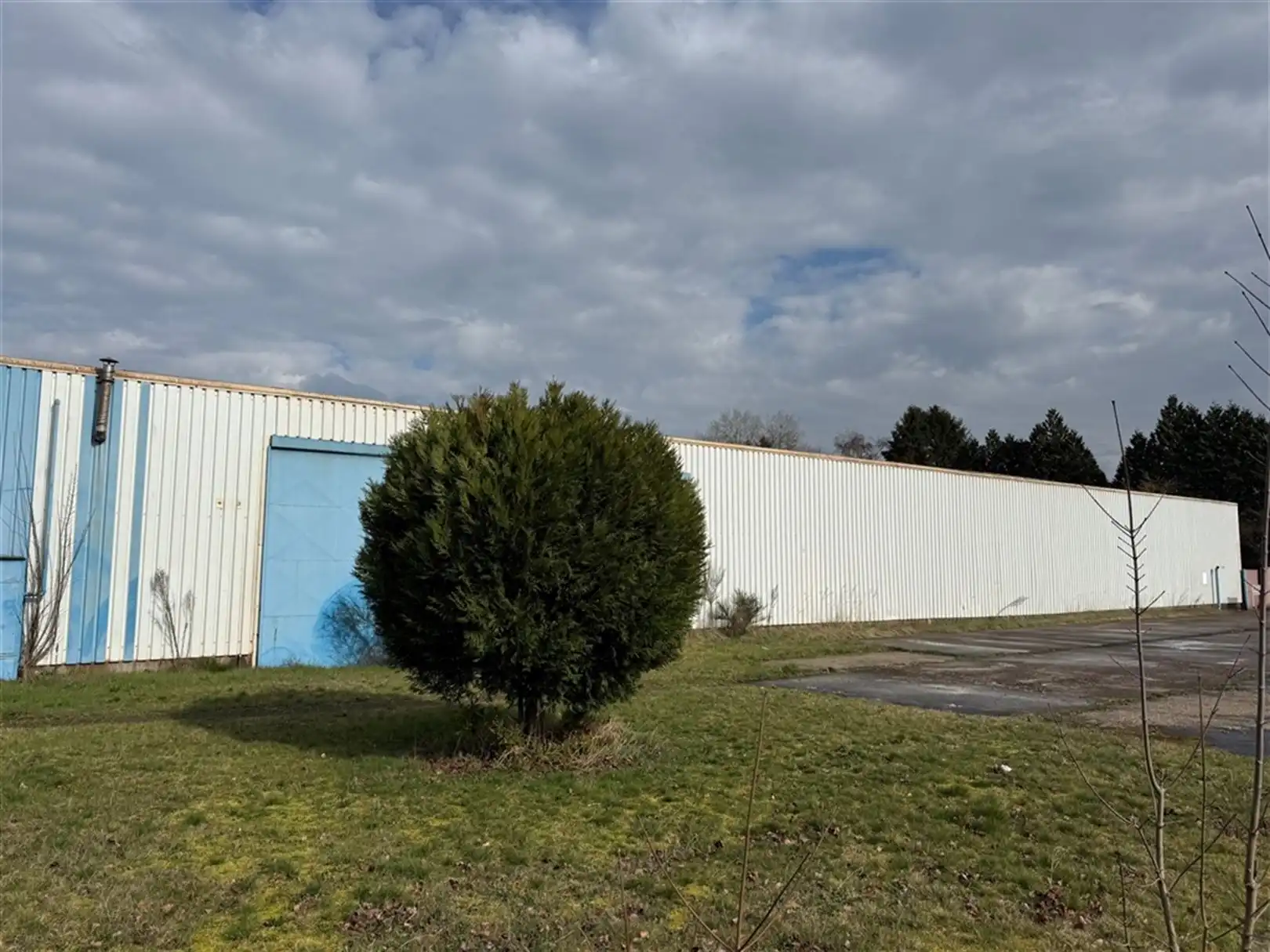 Industriële site met volledig verhard buitenterrein  foto 3