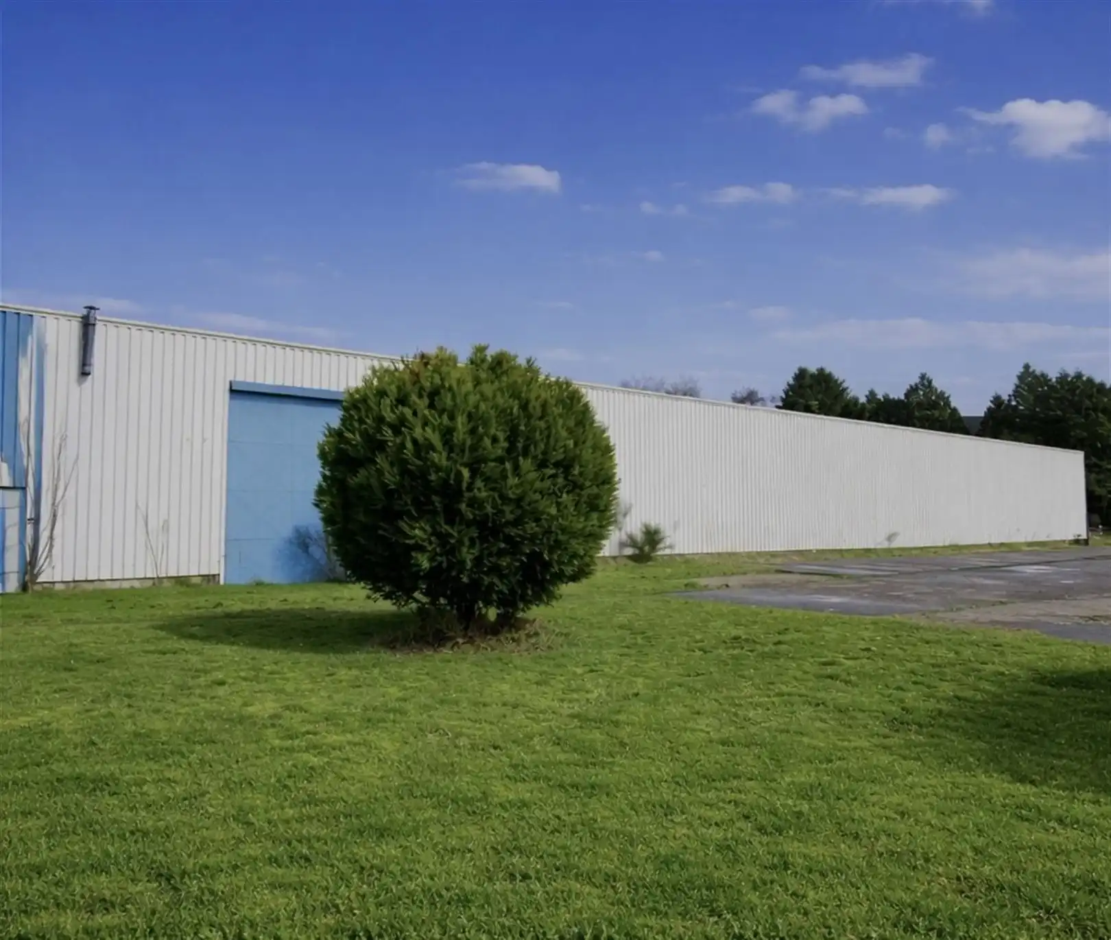 Industriële site met volledig verhard buitenterrein  foto 3