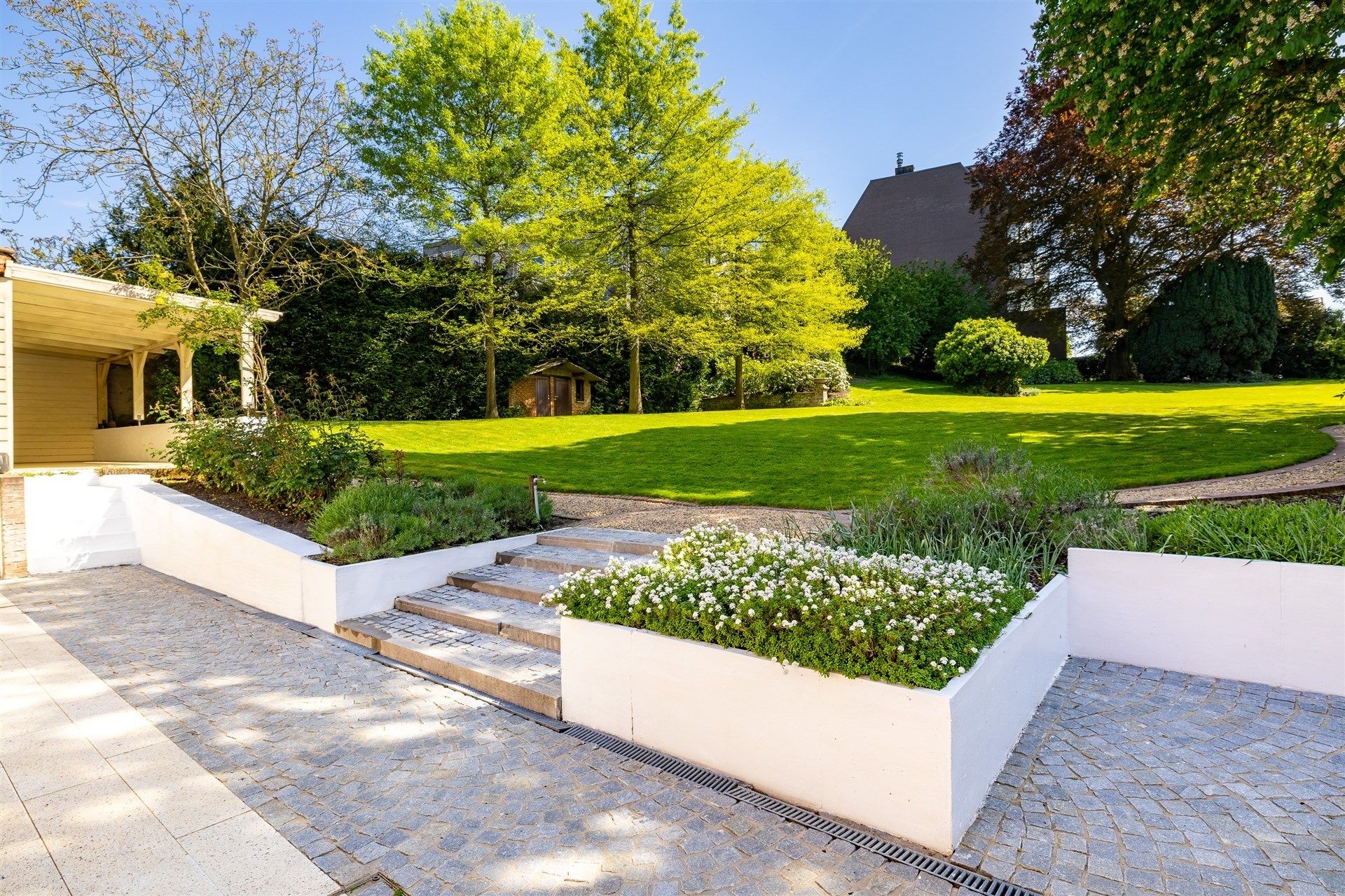 Exclusief herenhuis in neoclassicistische stijl met prachtige tuin foto 34