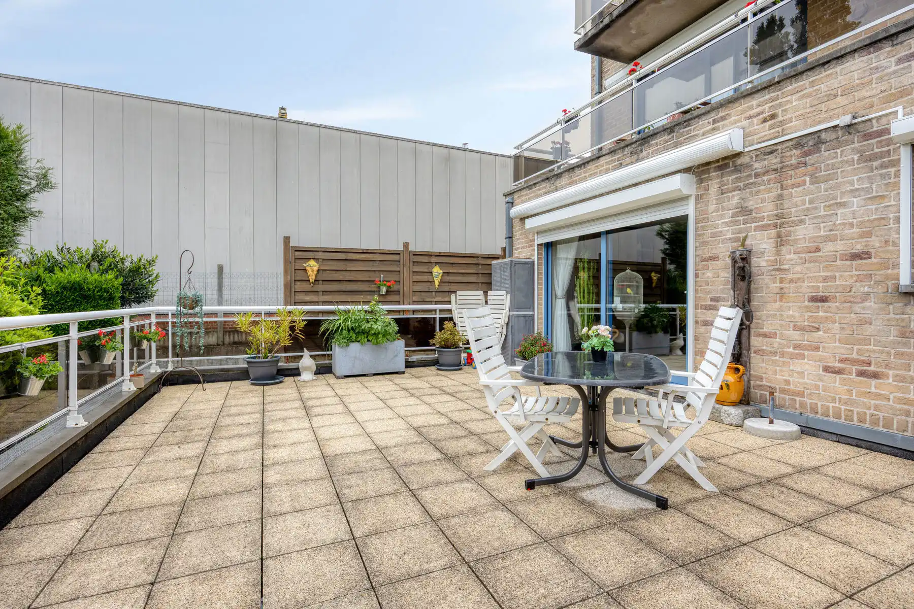 Gelijkvloers appartement met 2 kamers, terras en garage foto 5