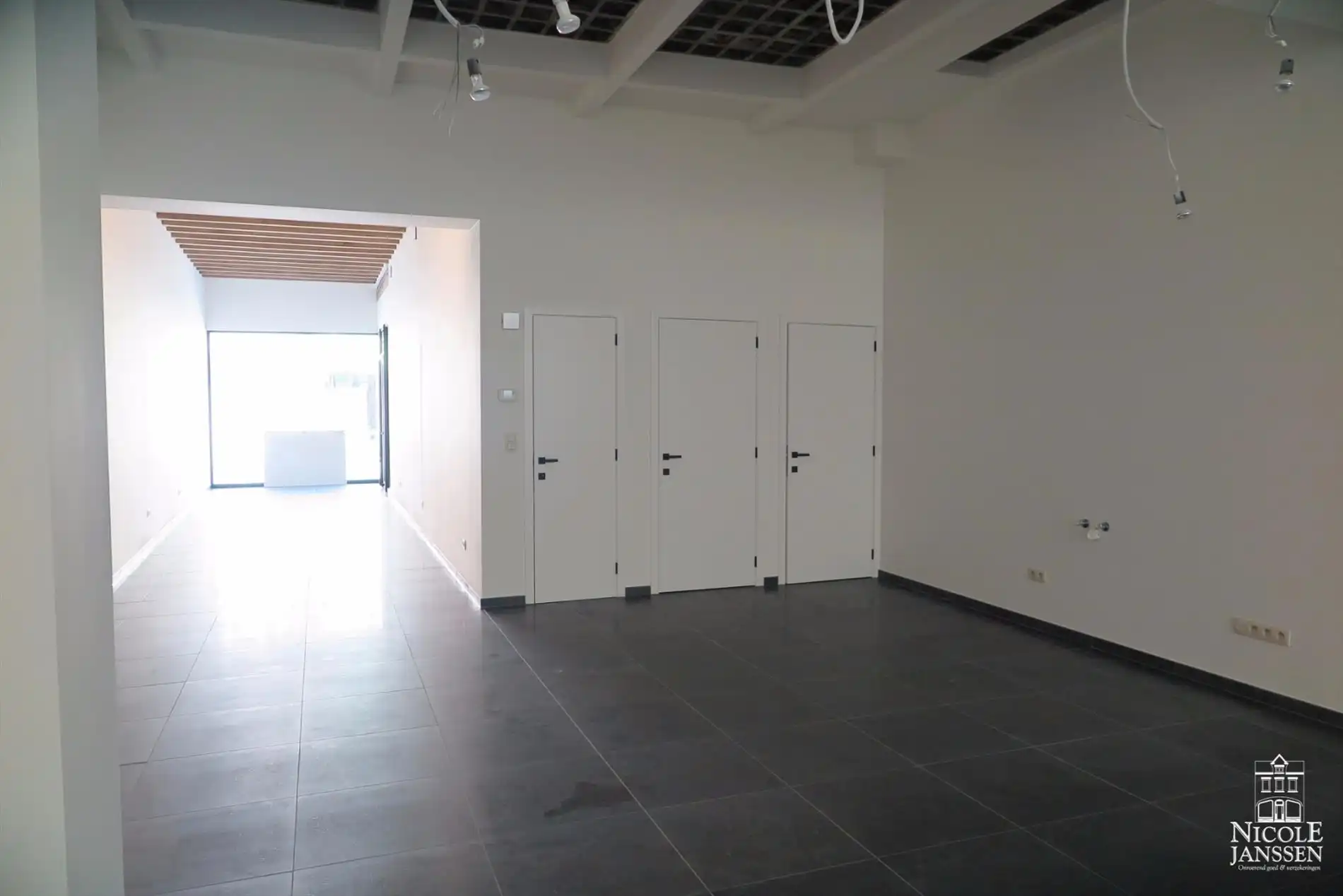 Gelijkvloerse handelsruimte foto 5