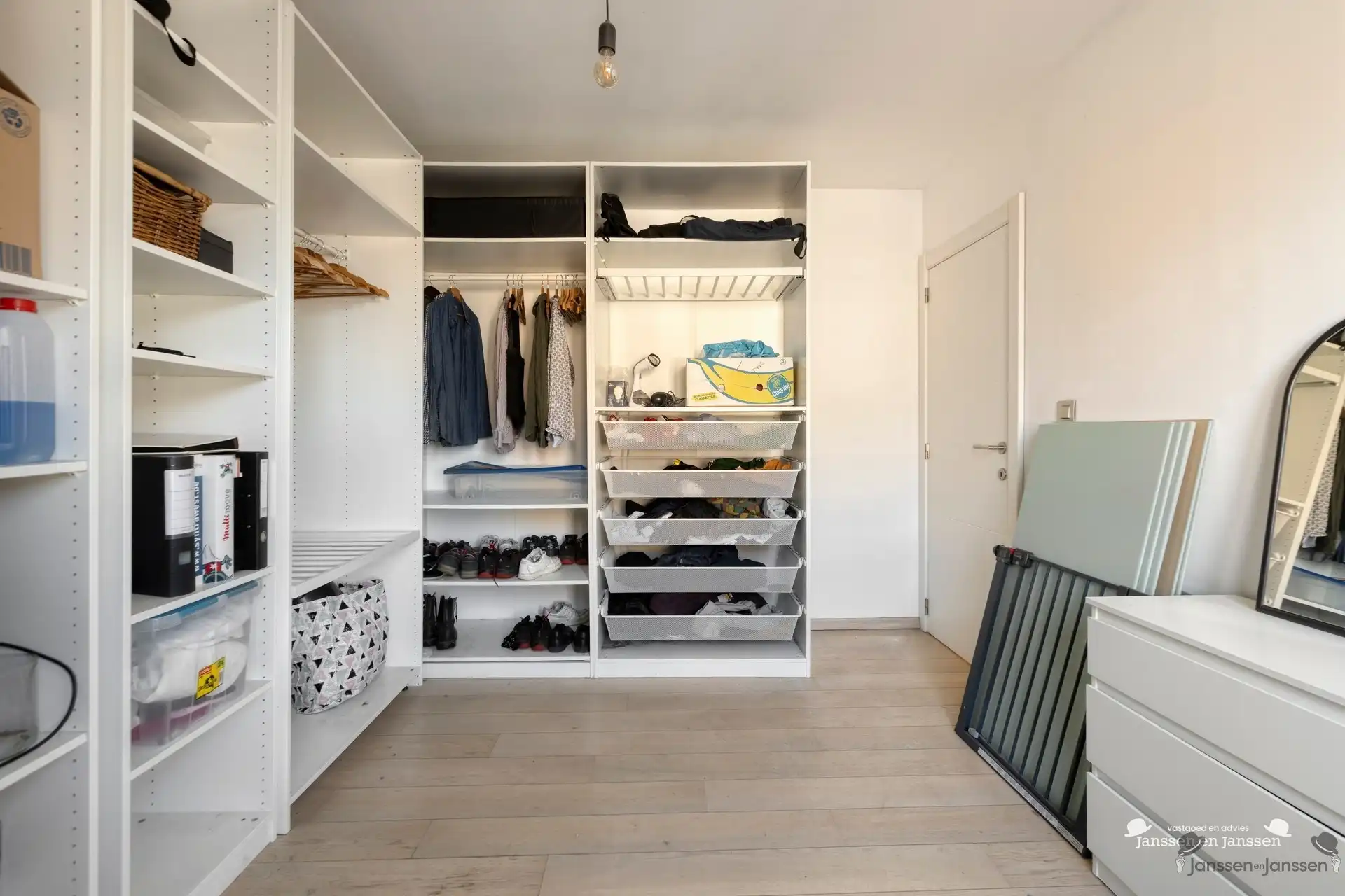Instapklare rijwoning met 3 slaapkamers, terras en diepe tuin in Hasselt foto 14
